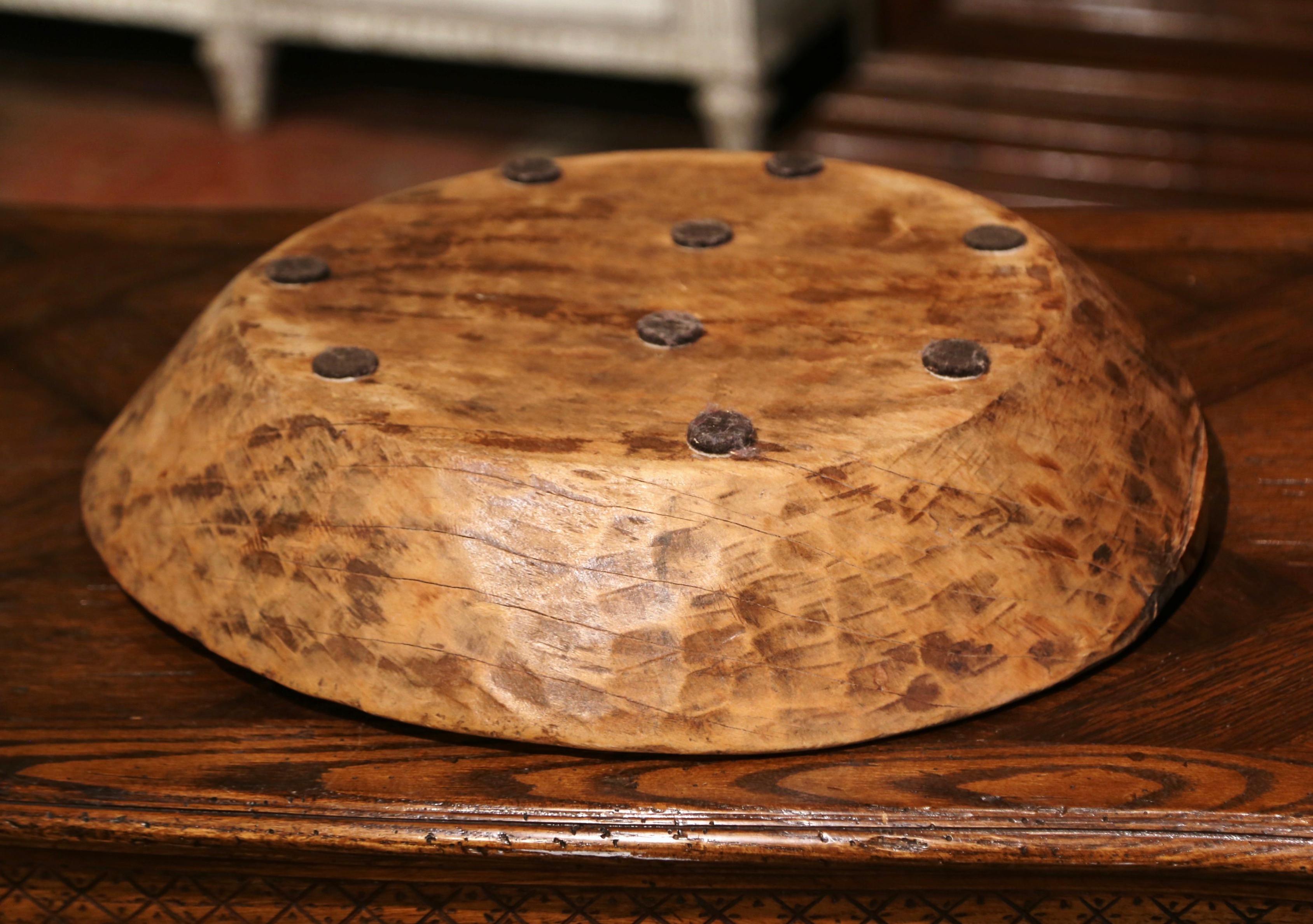 19th Century French Hand Carved Elm Decorative Fruit Bowl For Sale 4
