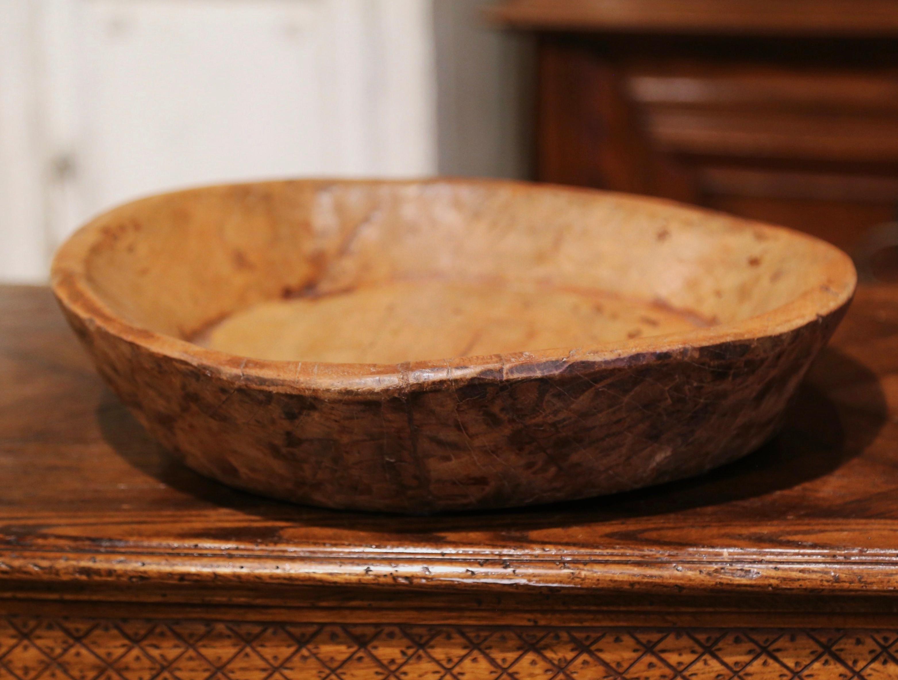 Spanish 19th Century French Hand Carved Elm Decorative Fruit Bowl For Sale