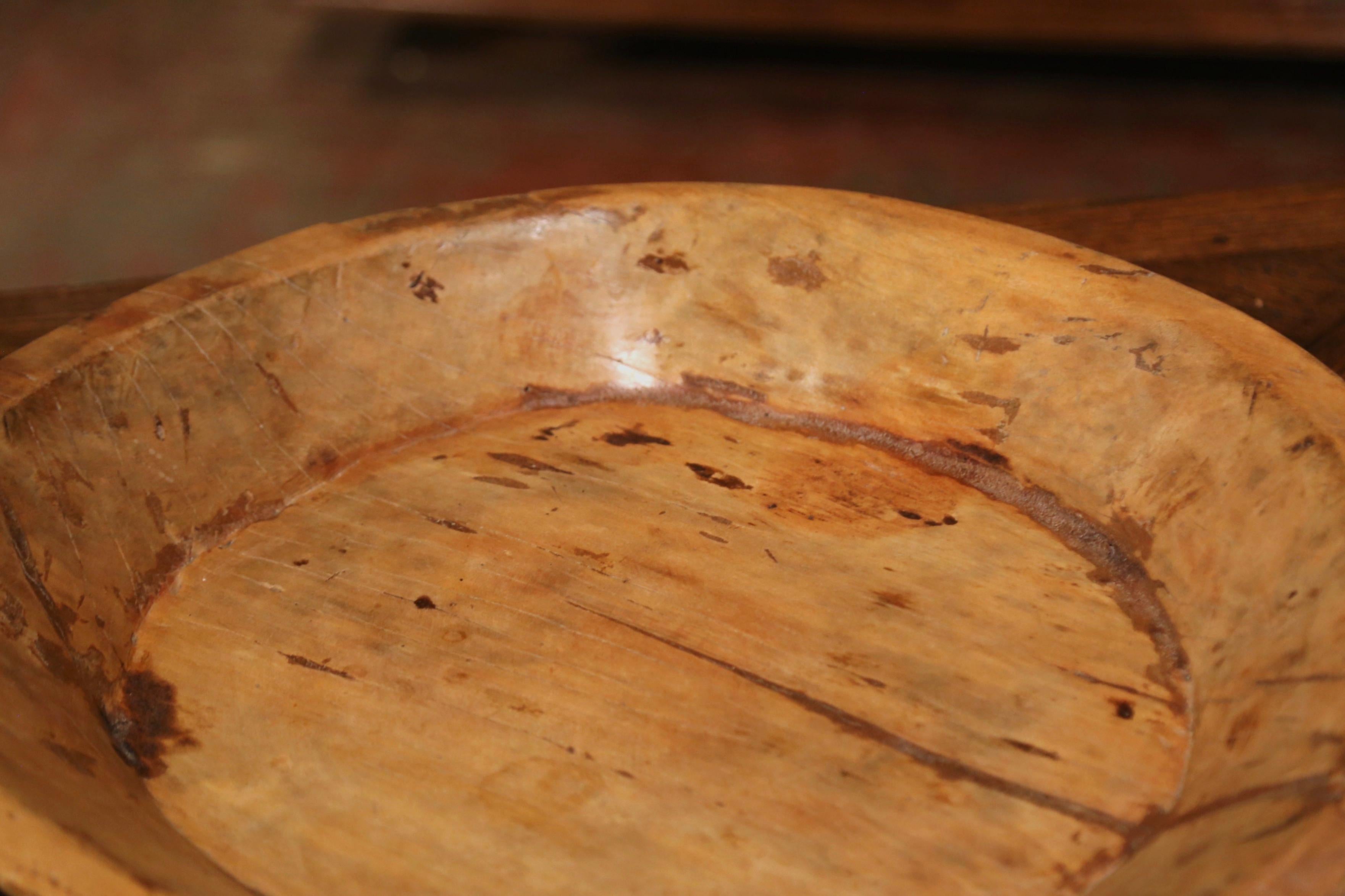 19th Century French Hand Carved Elm Decorative Fruit Bowl In Excellent Condition For Sale In Dallas, TX