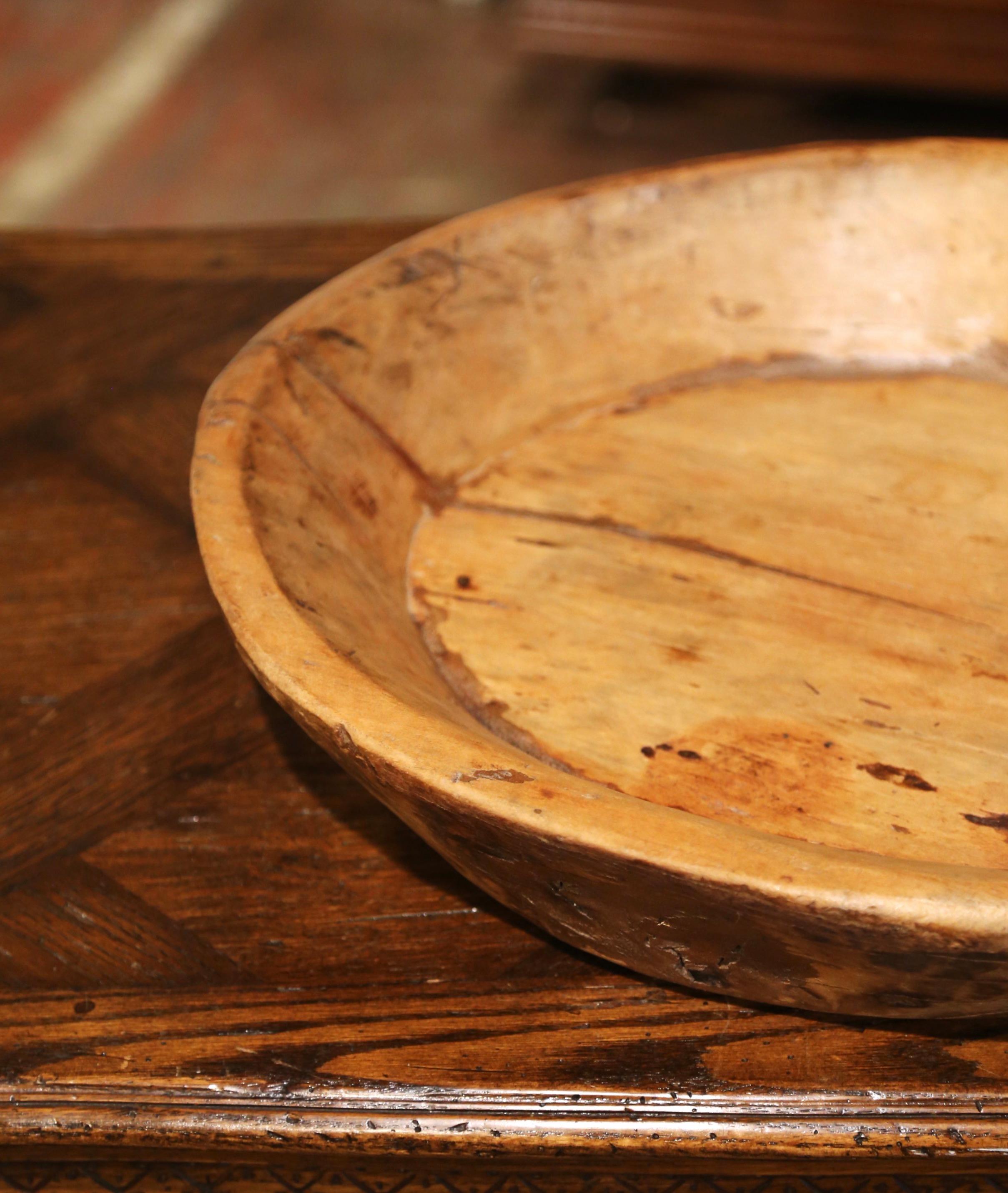 19th Century French Hand Carved Elm Decorative Fruit Bowl For Sale 1