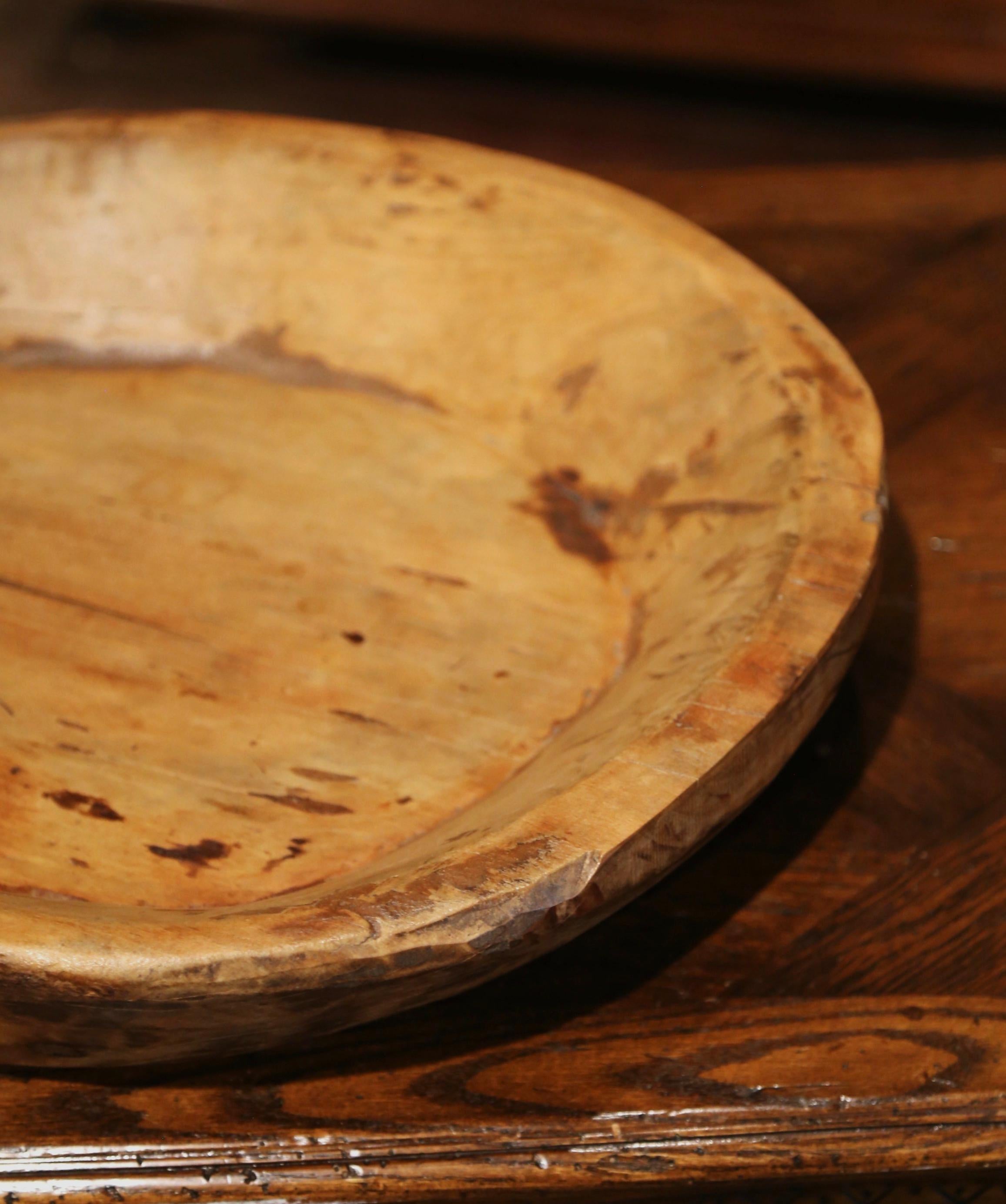 19th Century French Hand Carved Elm Decorative Fruit Bowl For Sale 2