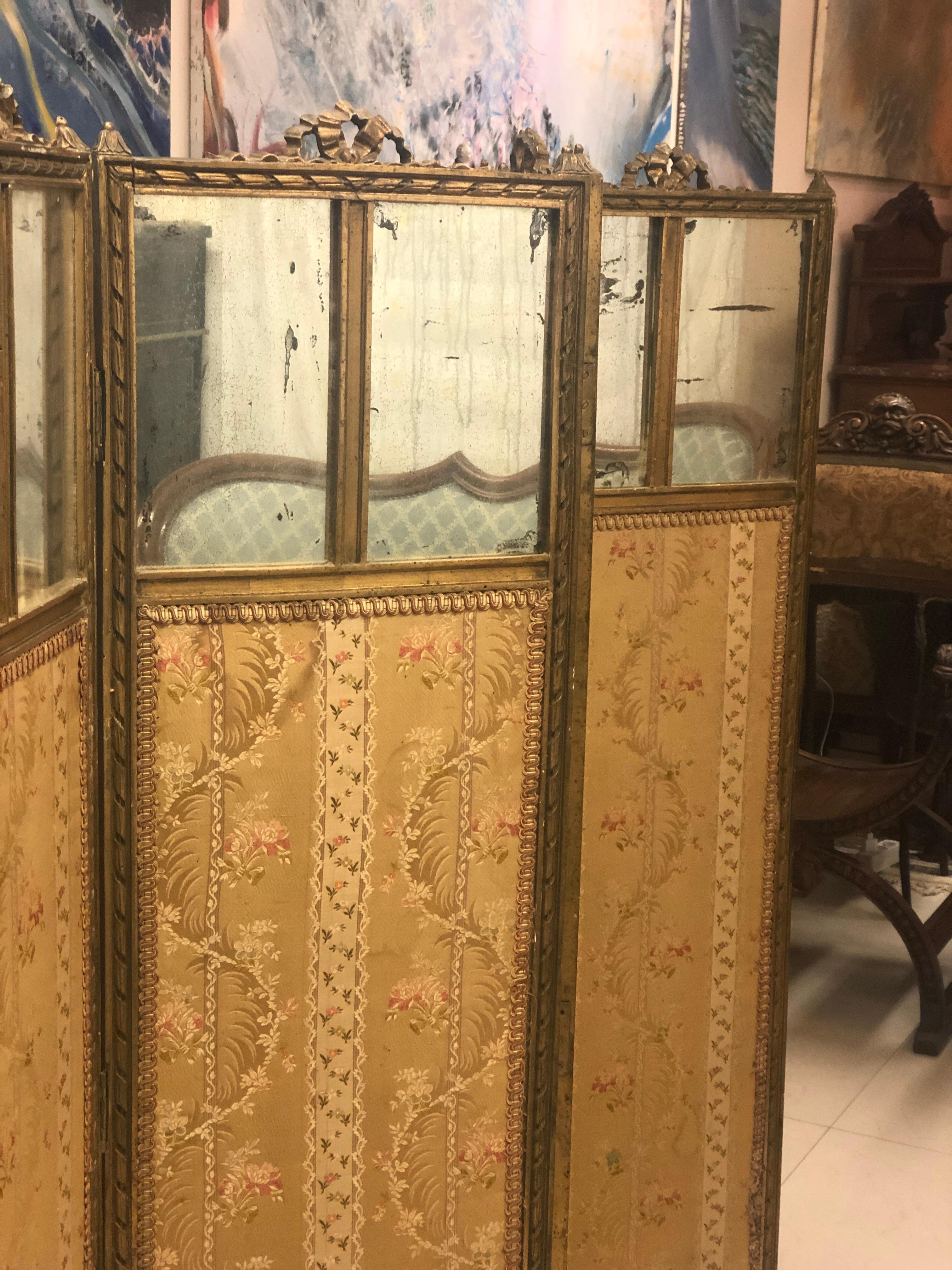 Französischer, handgeschnitzter, vergoldeter Raumteiler mit vier Blättern aus dem 19. Jahrhundert (Seide) im Angebot