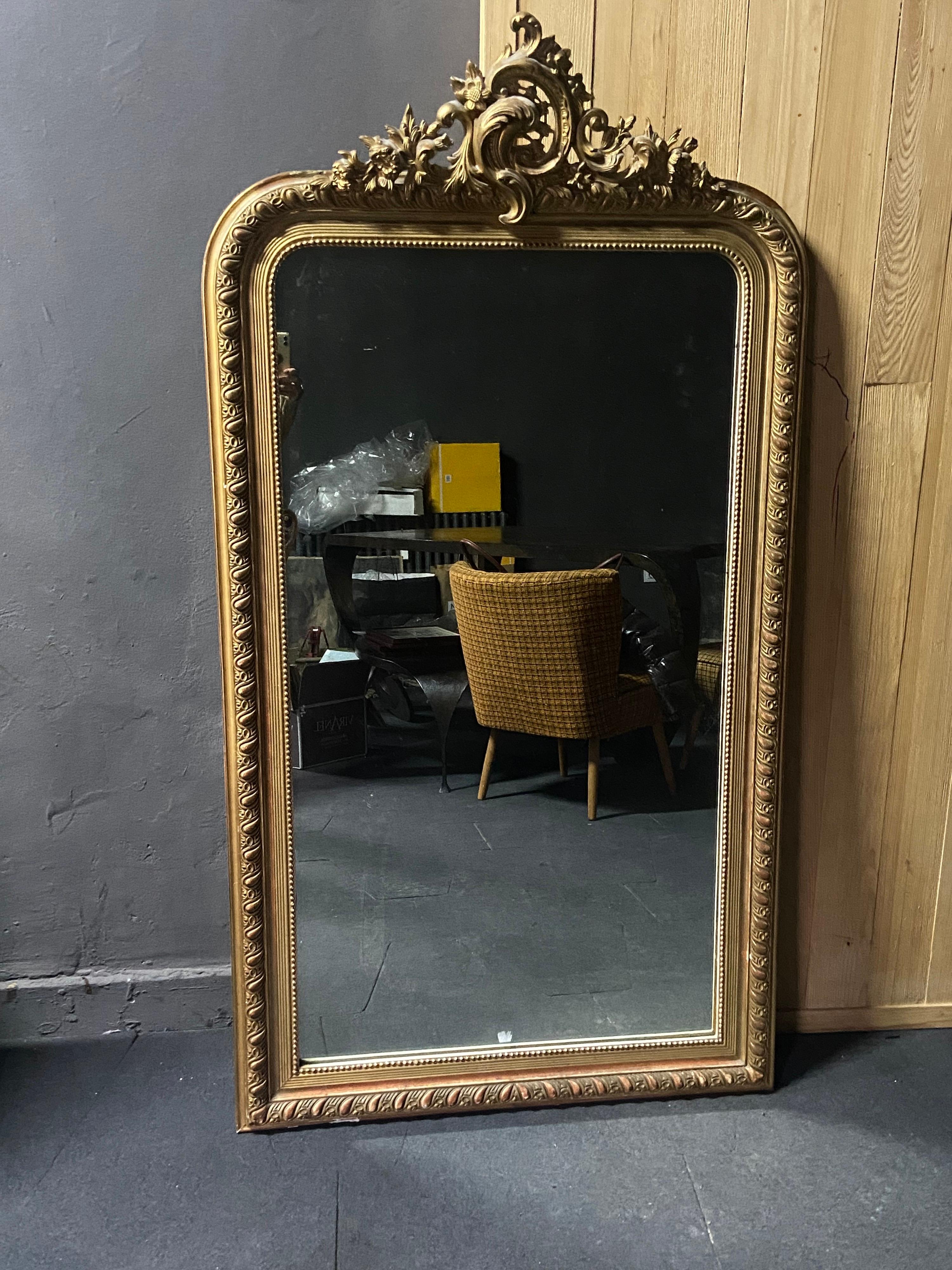 19th Century French Hand Carved Giltwood Mirror in Louis XV Style In Good Condition In Sofia, BG