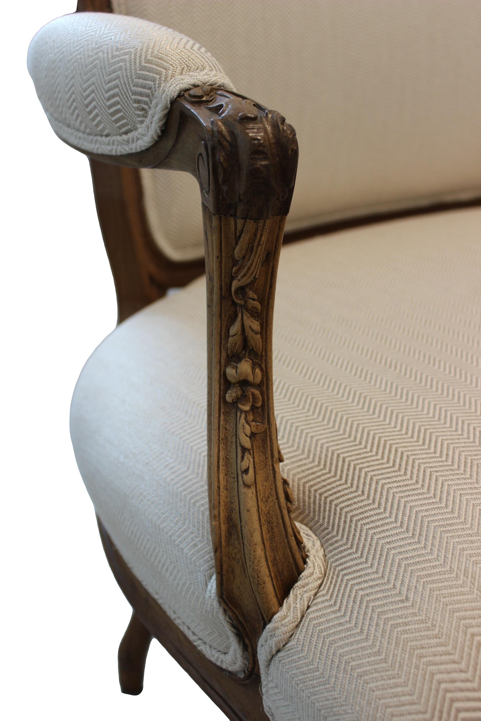 Canapé en bois dur sculpté à la main du 19ème siècle en tapisserie Louis XV Excellent état - En vente à Houston, TX