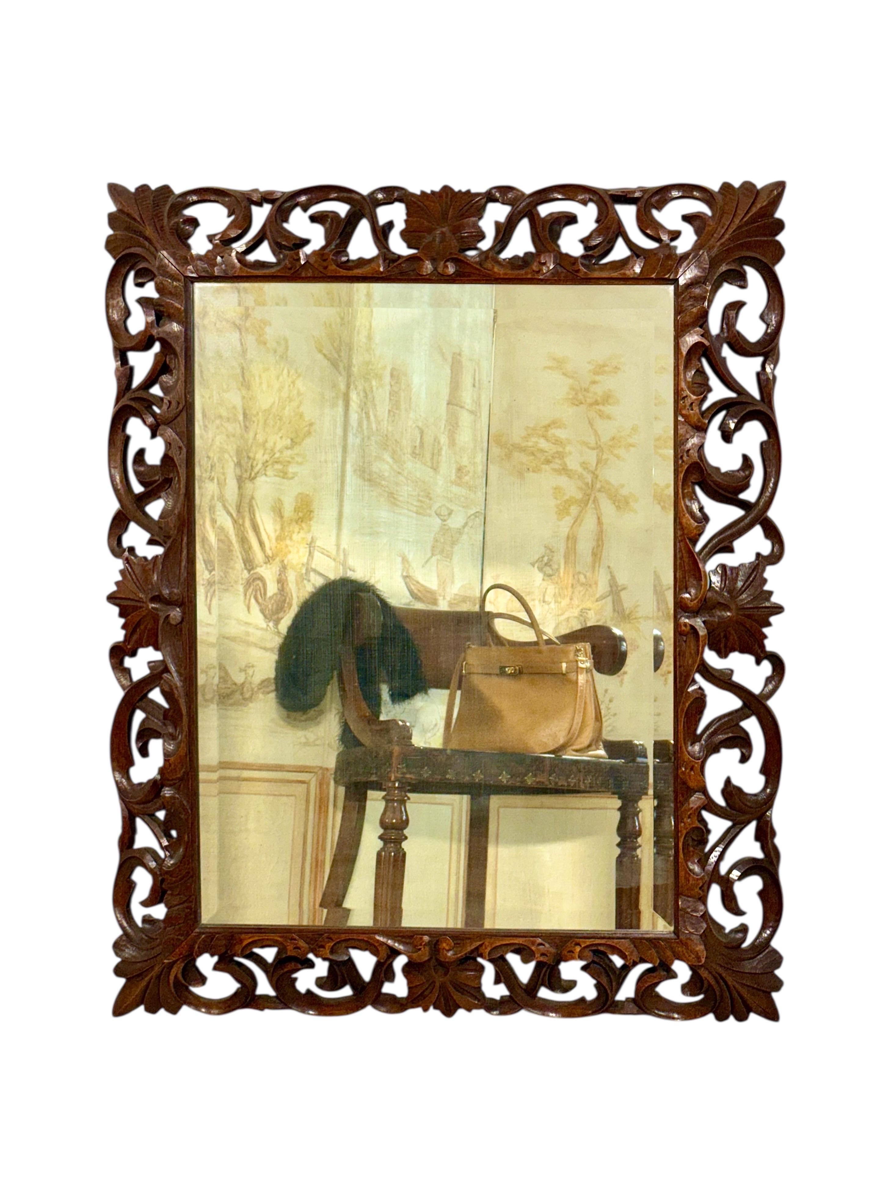 Specchio smussato in Oak francese del XIX secolo intagliato a mano in vendita 2