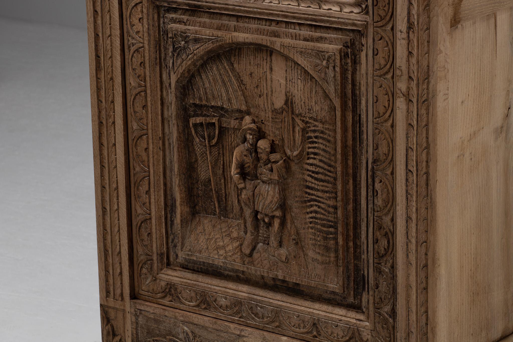 19th-Century French Hand-Carved Oak Bonnetière For Sale 4