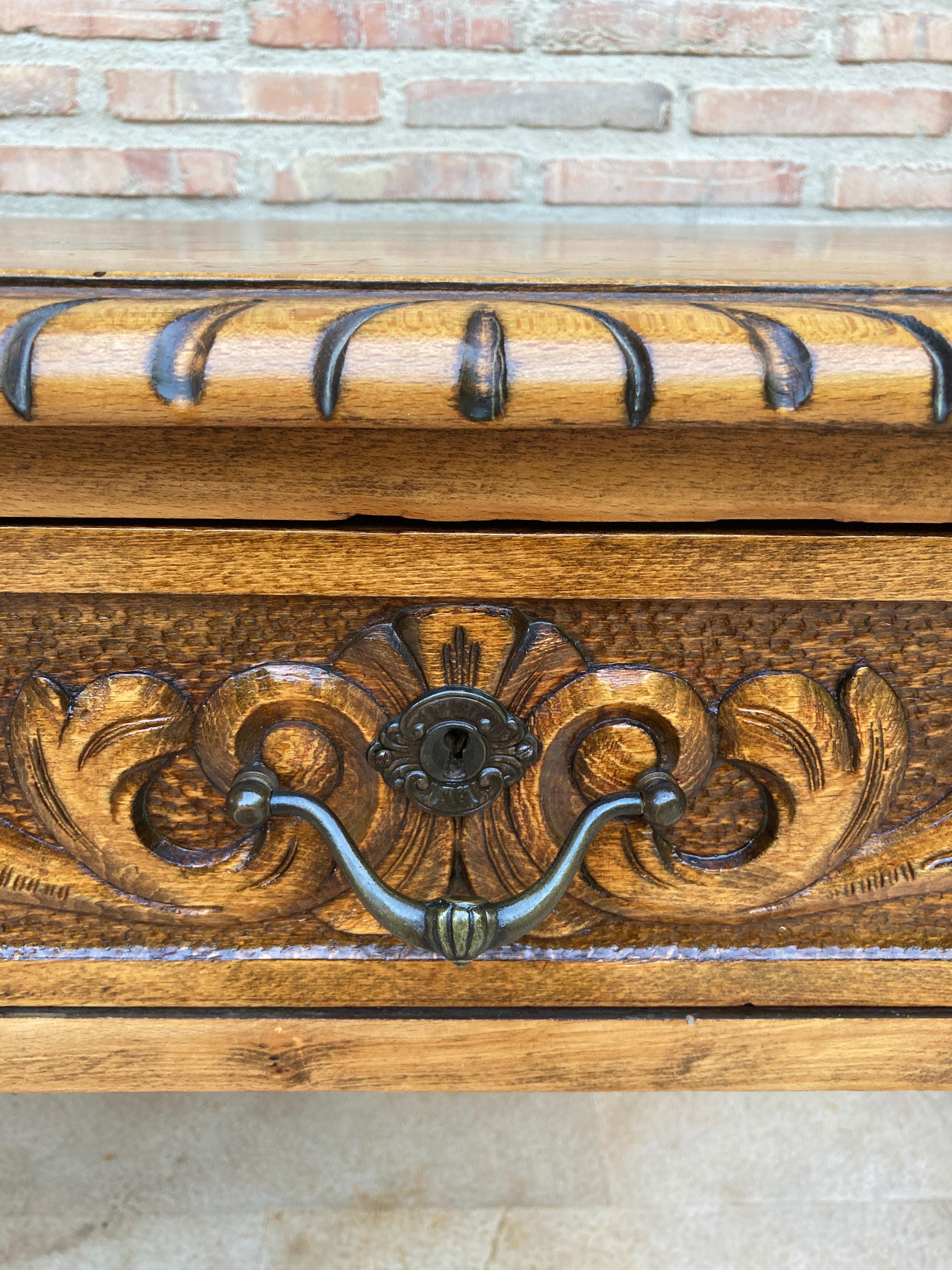 Scrivania francese del XIX secolo in Oak Oak intagliata a mano con barella in ferro in vendita 12