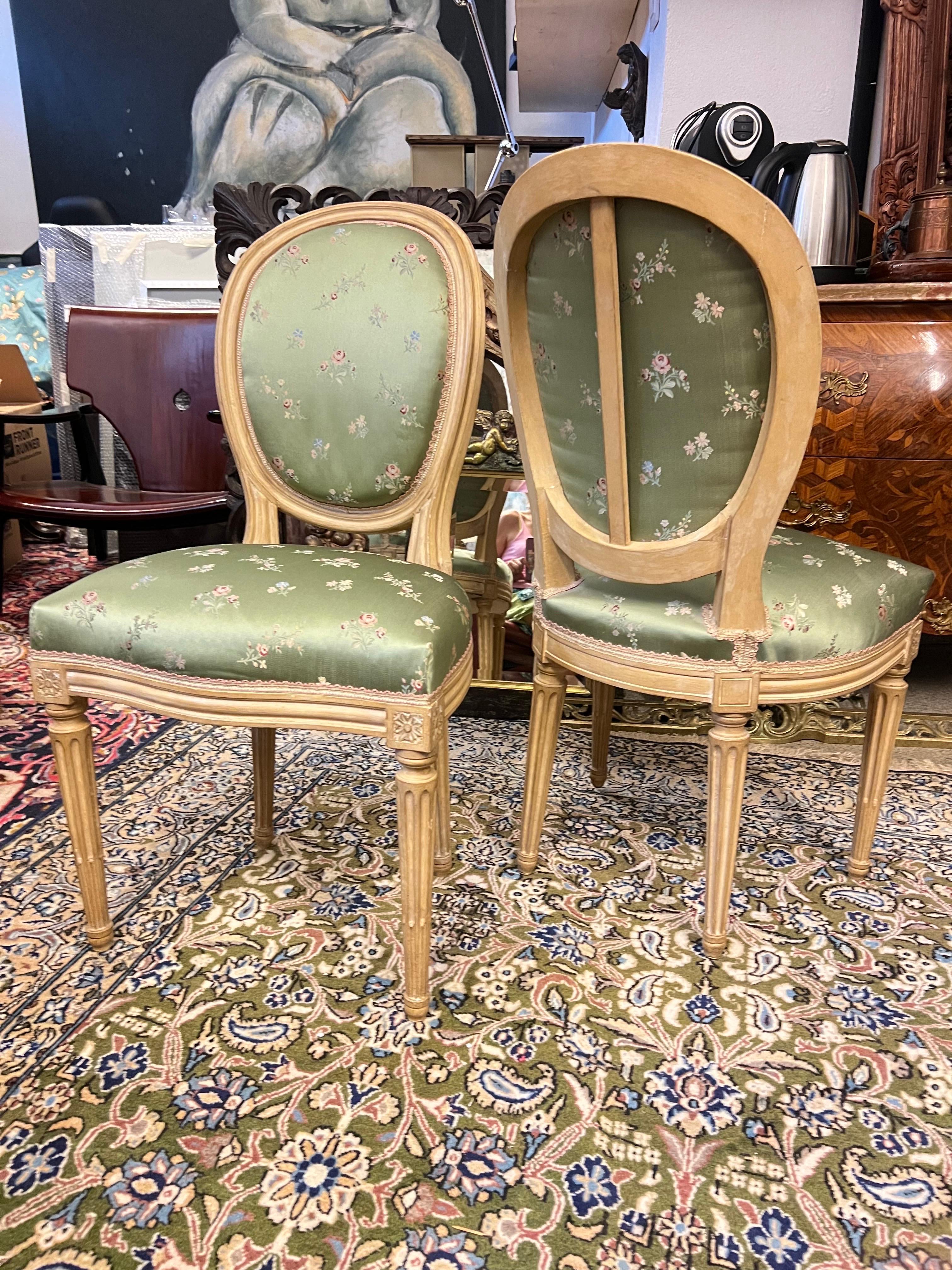 19th Century French Hand Carved Side Chairs in Louis XVI Style in Lelievre Silk For Sale 2