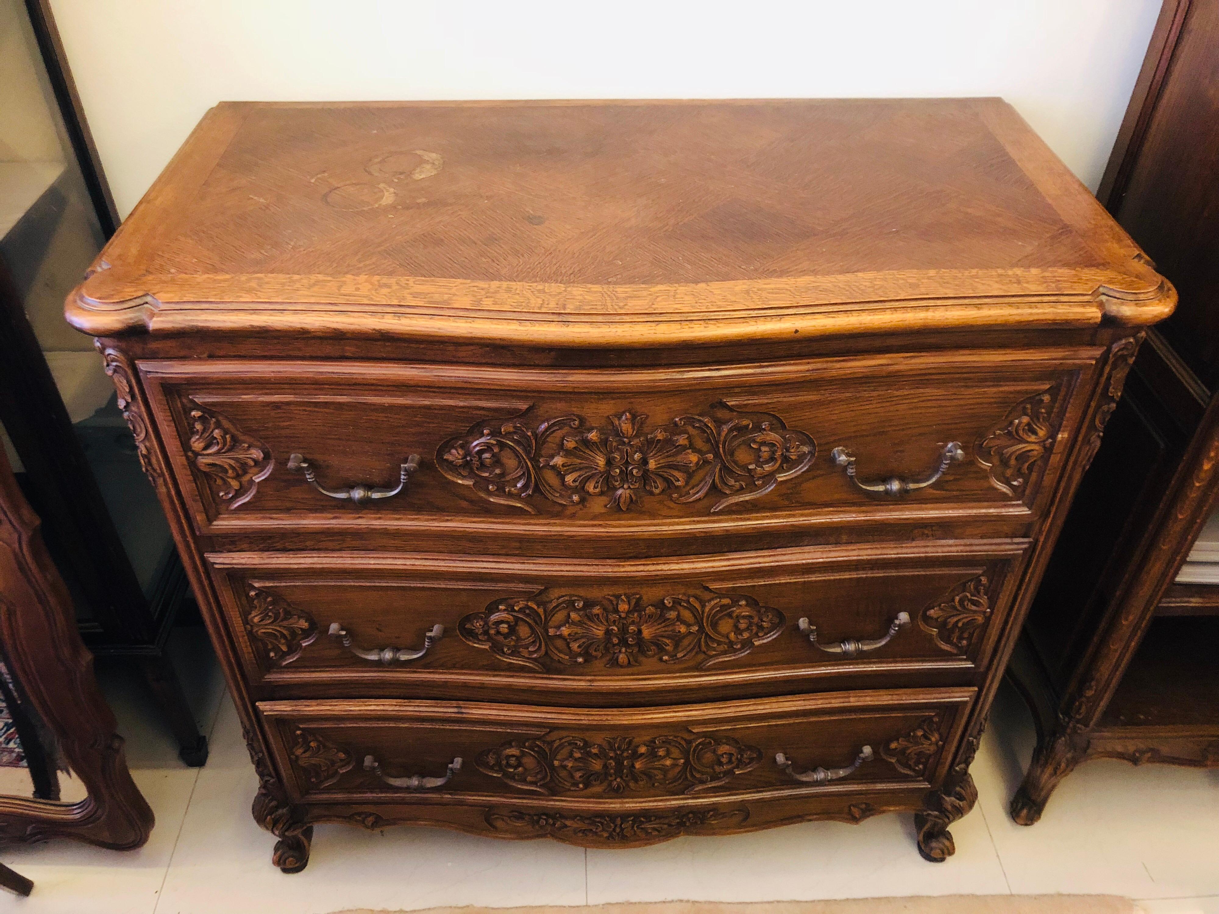 19th Century French Hand Carved Three Drawers Walnut Commode in Louis XV Style In Good Condition For Sale In Sofia, BG