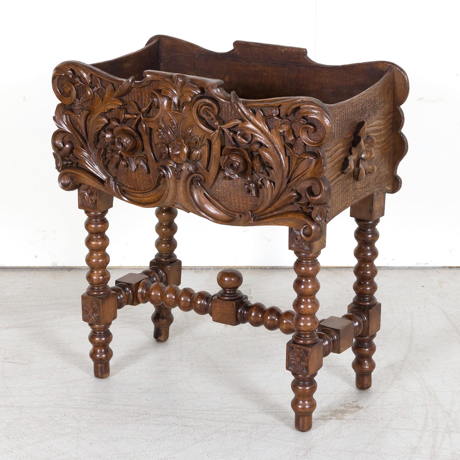 19th Century French Hand Carved Walnut Black Forest Jardiniére or Planter In Good Condition For Sale In Birmingham, AL