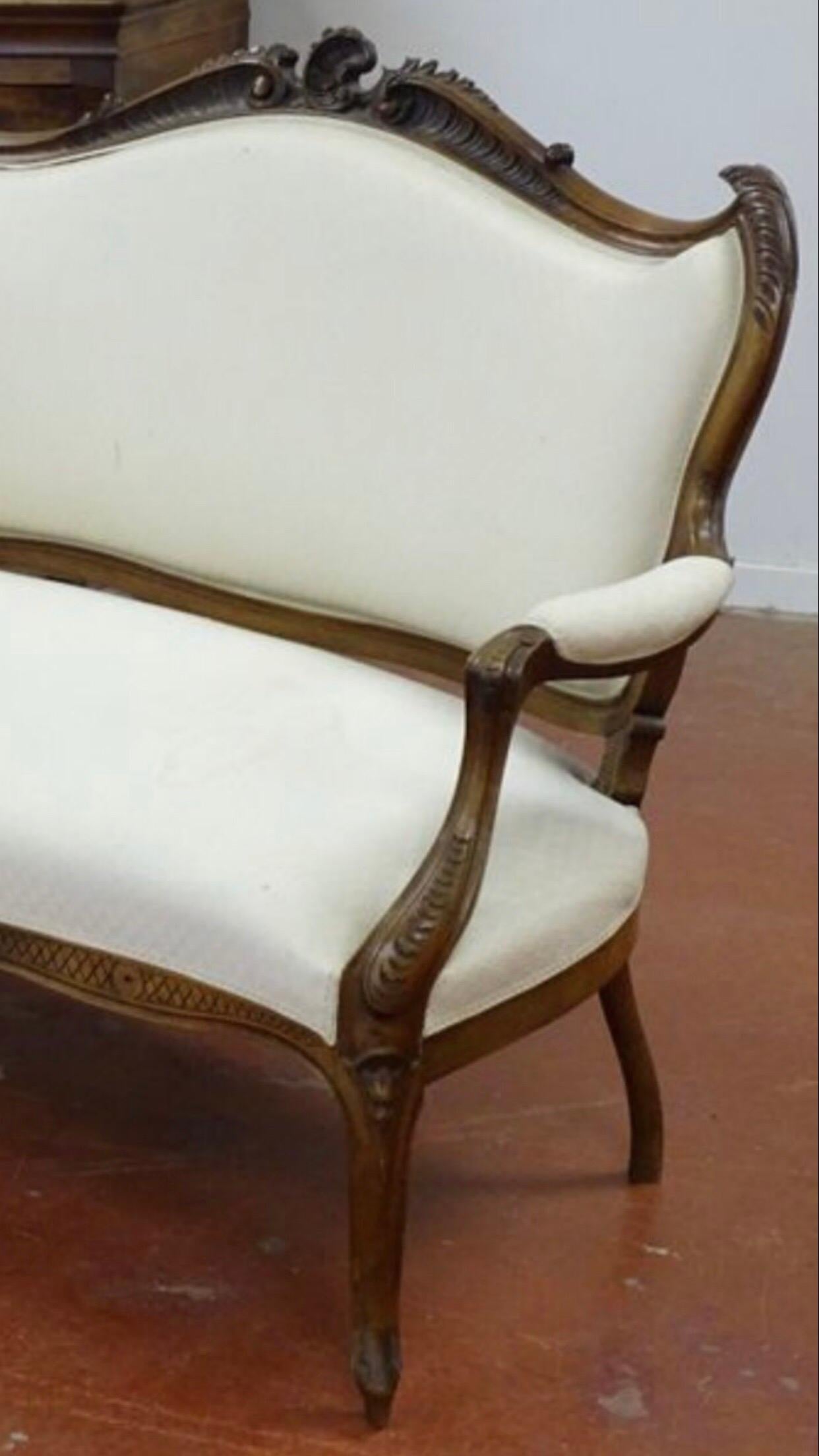 Hand-Carved 19th Century French Hand Carved Walnut Canapé in Louis XV Style Silk Upholstery