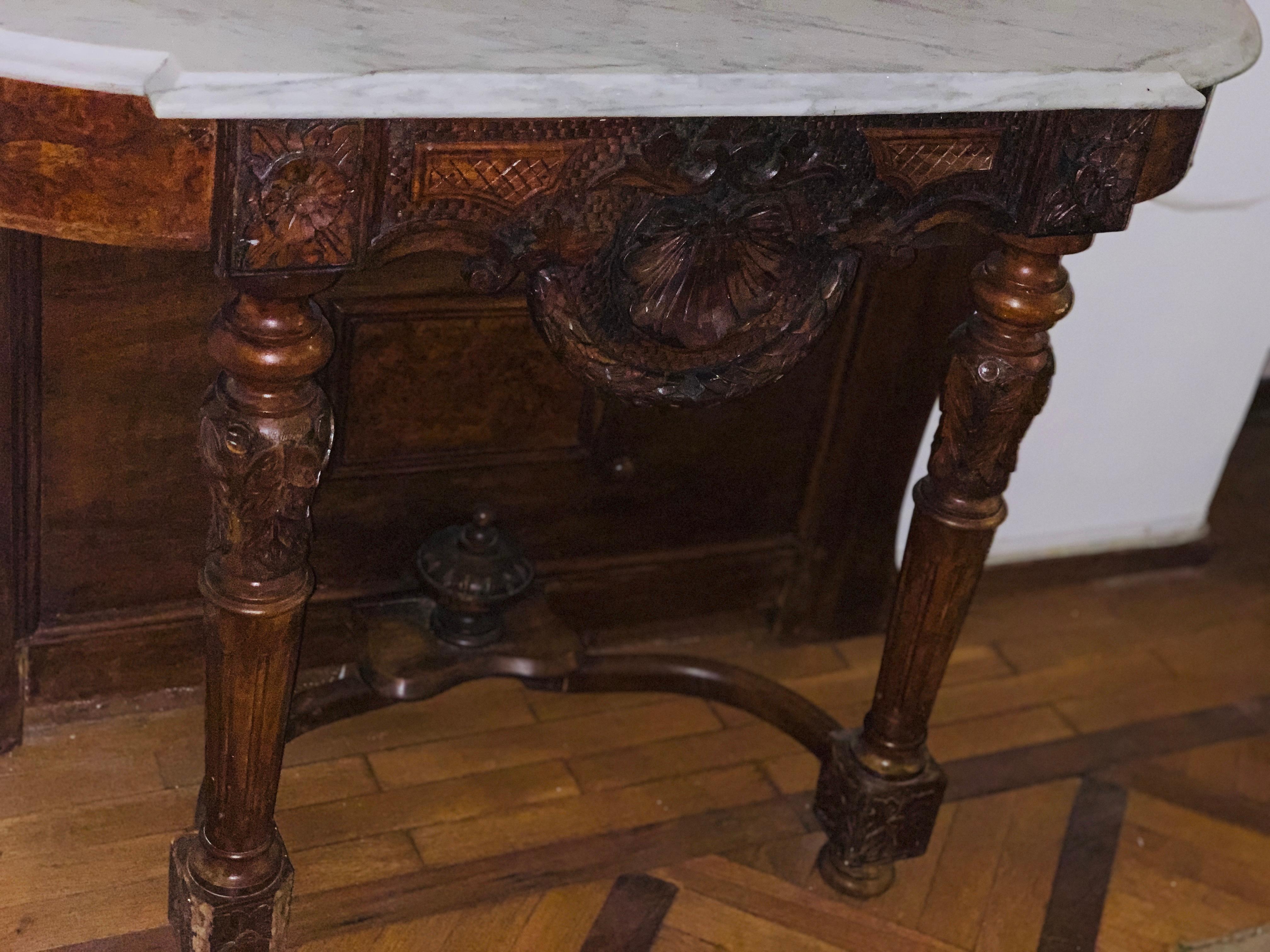 19th Century French Hand Carved Walnut Marble-Top Console Mirror In Good Condition In Sofia, BG