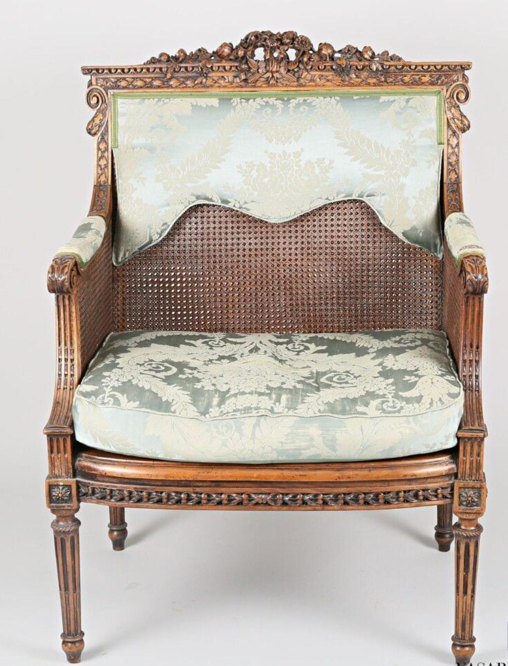 Louis XVI 19th Century French Hand-Carved Walnut Marquise in Louise XVI Style