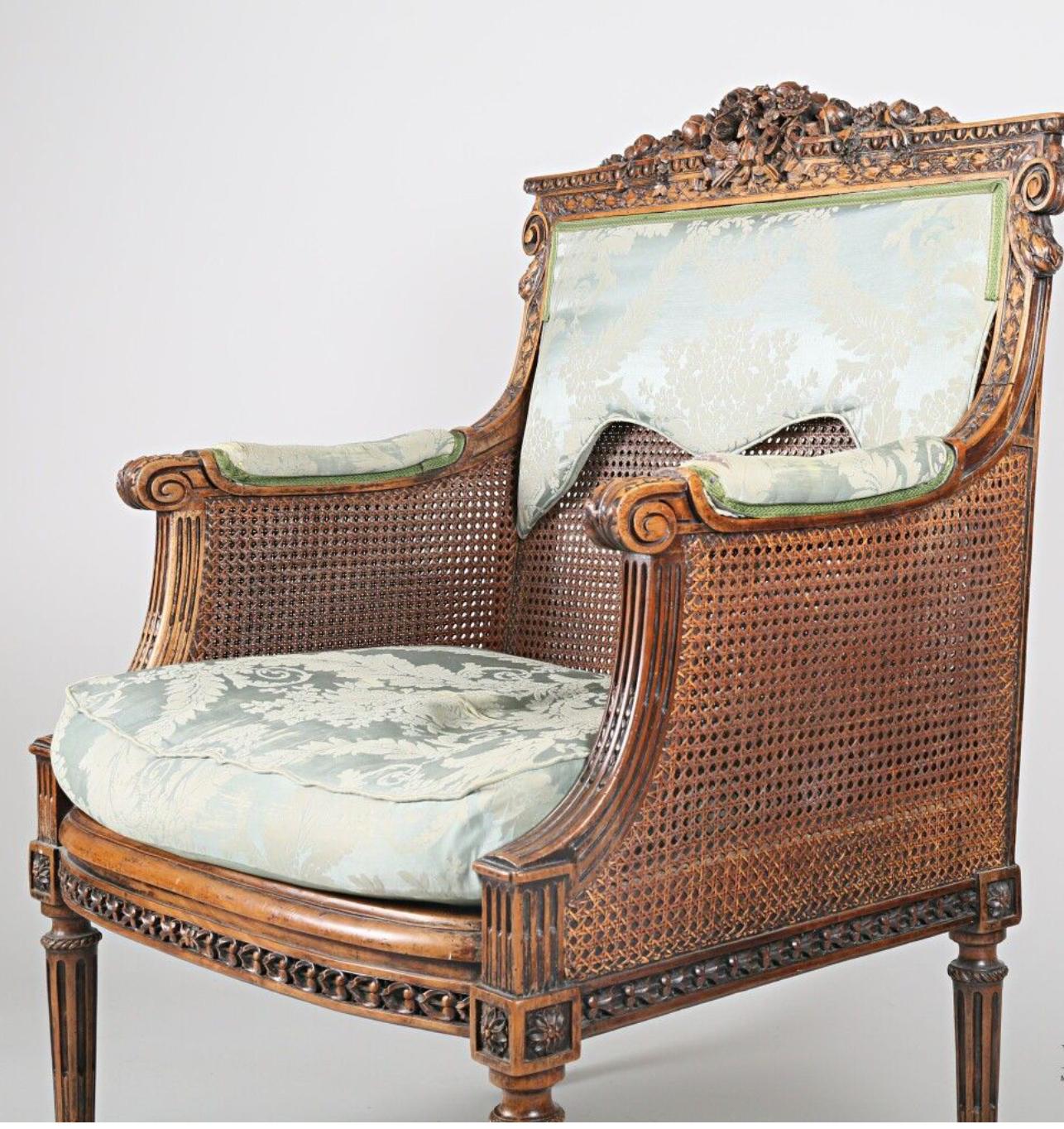 19th Century French Hand-Carved Walnut Marquise in Louise XVI Style 2