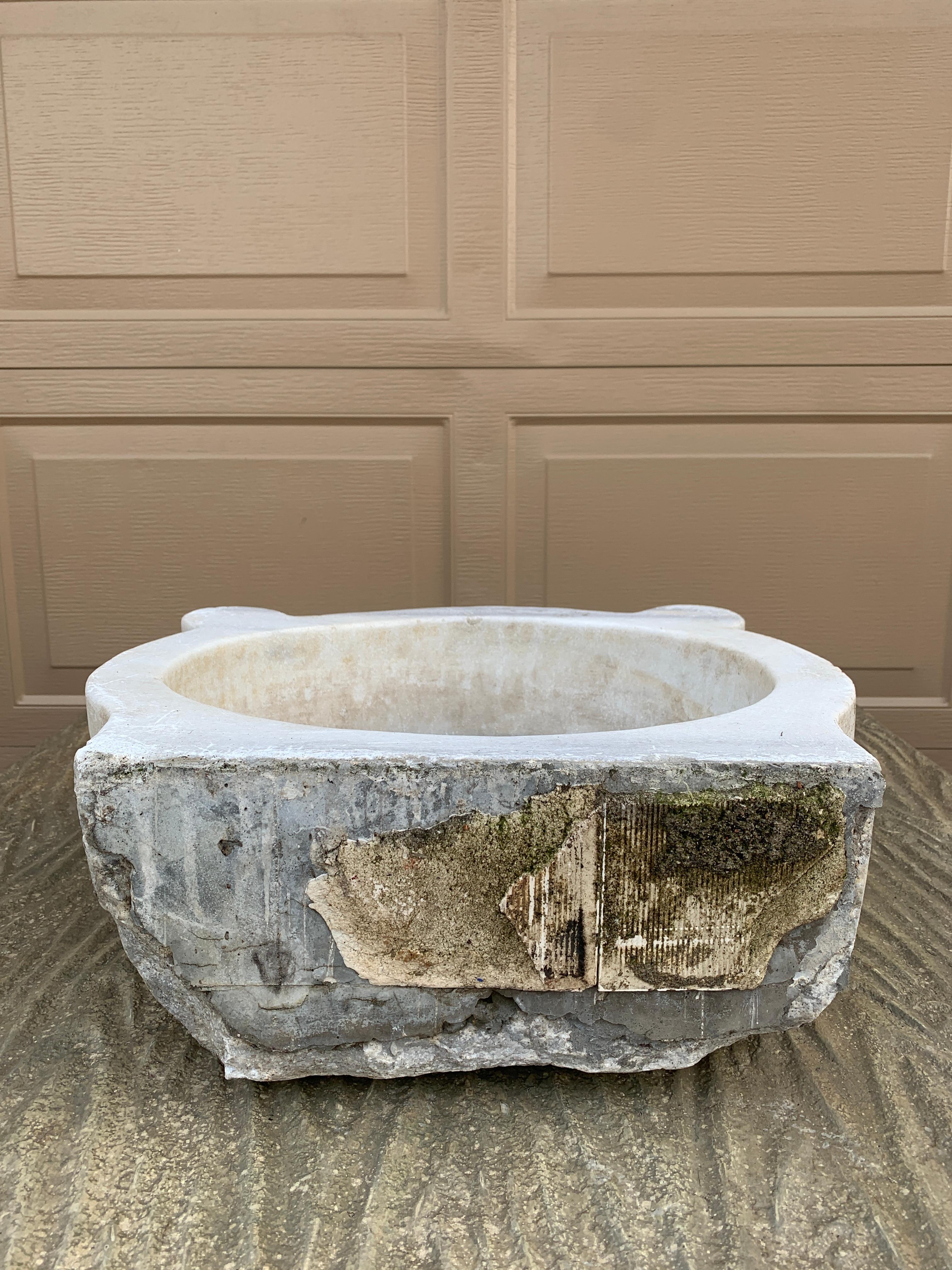 Lavabo francés del siglo XIX de mármol blanco tallado a mano en venta 6