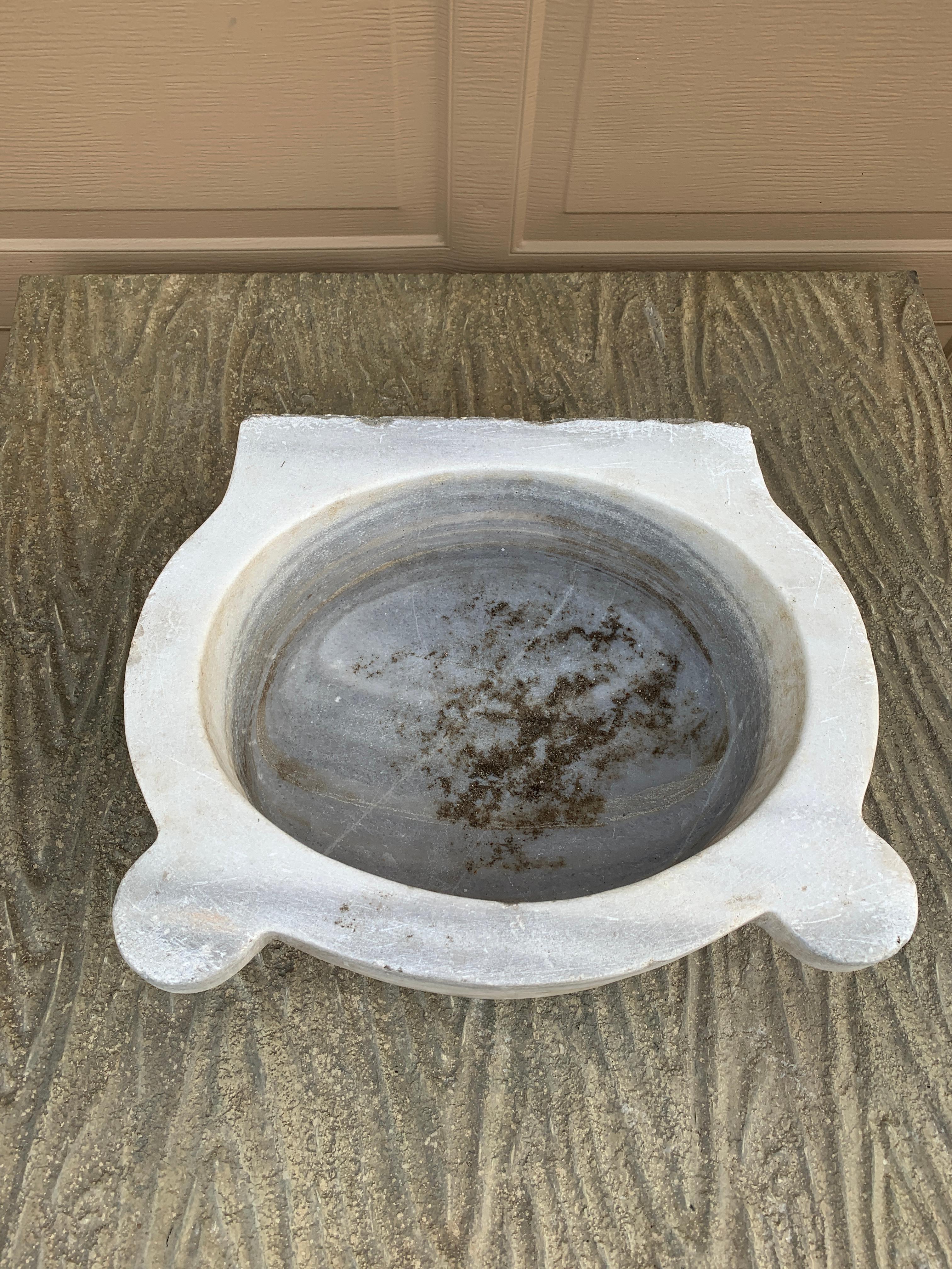 Lavabo francés del siglo XIX de mármol blanco tallado a mano en venta 1