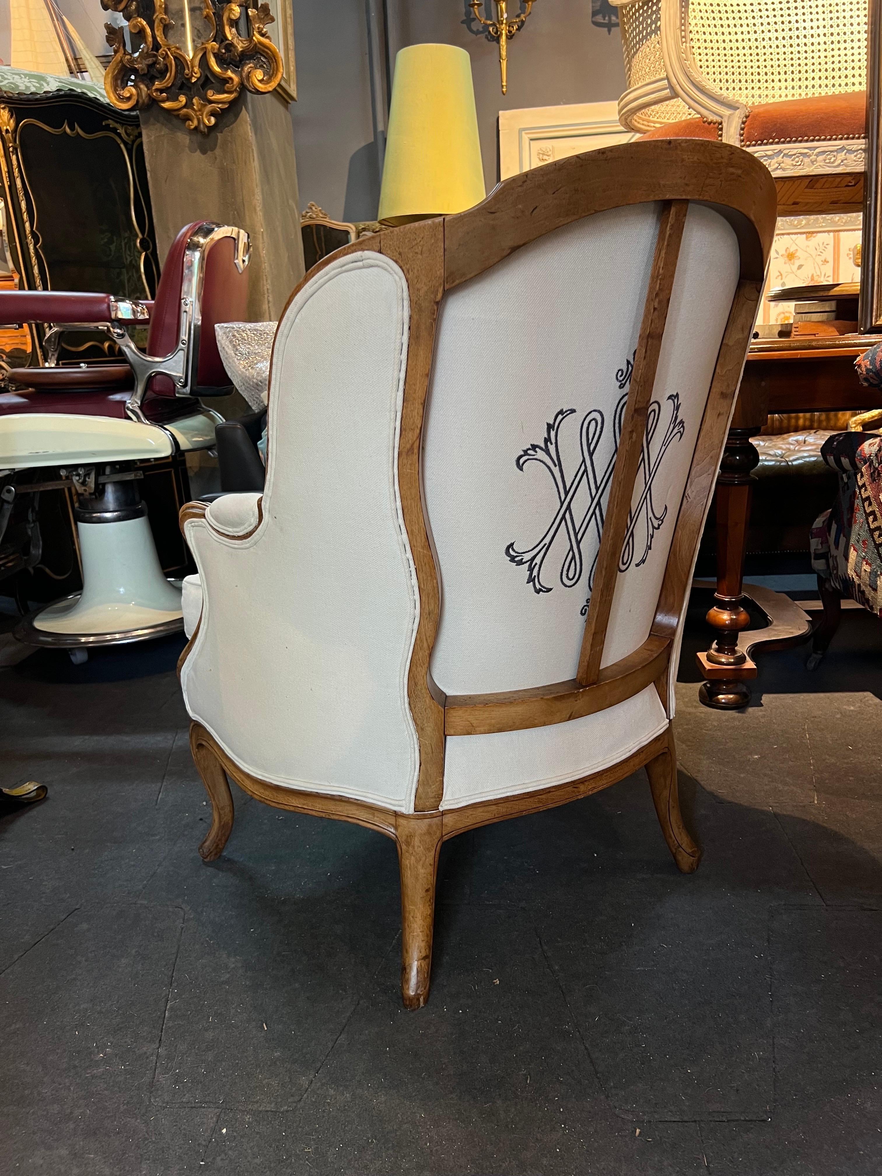 19th Century French Hand Carved Wooden Armchair with Linen Upholstery In Good Condition For Sale In Sofia, BG