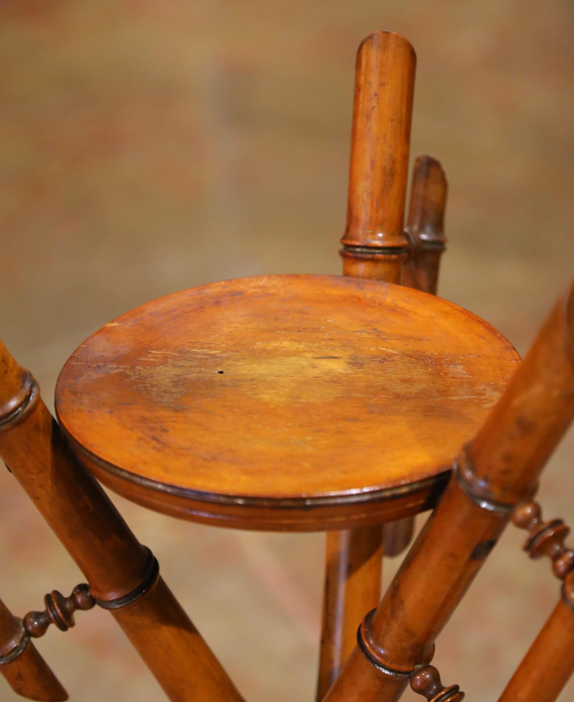 19. Jahrhundert Französisch Hand Crafted Bamboo Tripod Display oder Pflanzenständer (Handgeschnitzt) im Angebot