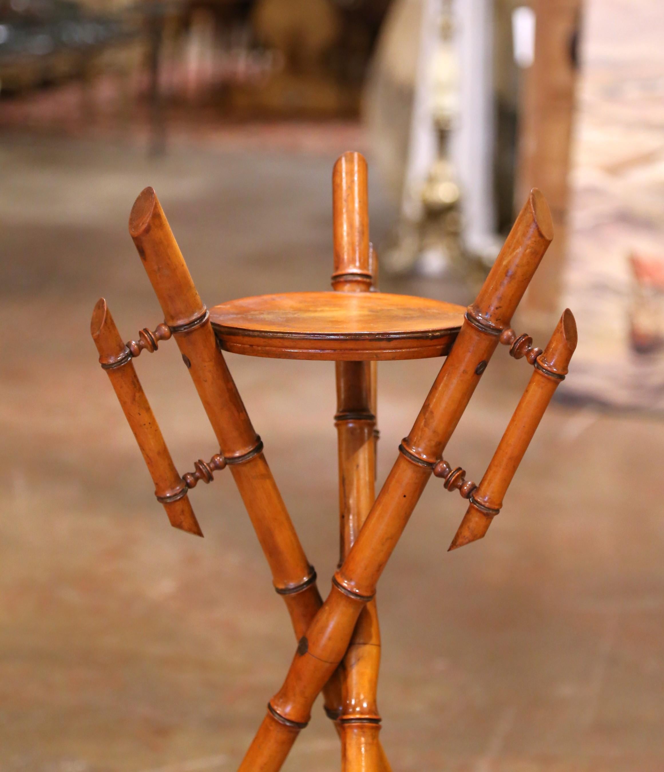 19. Jahrhundert Französisch Hand Crafted Bamboo Tripod Display oder Pflanzenständer im Zustand „Hervorragend“ im Angebot in Dallas, TX