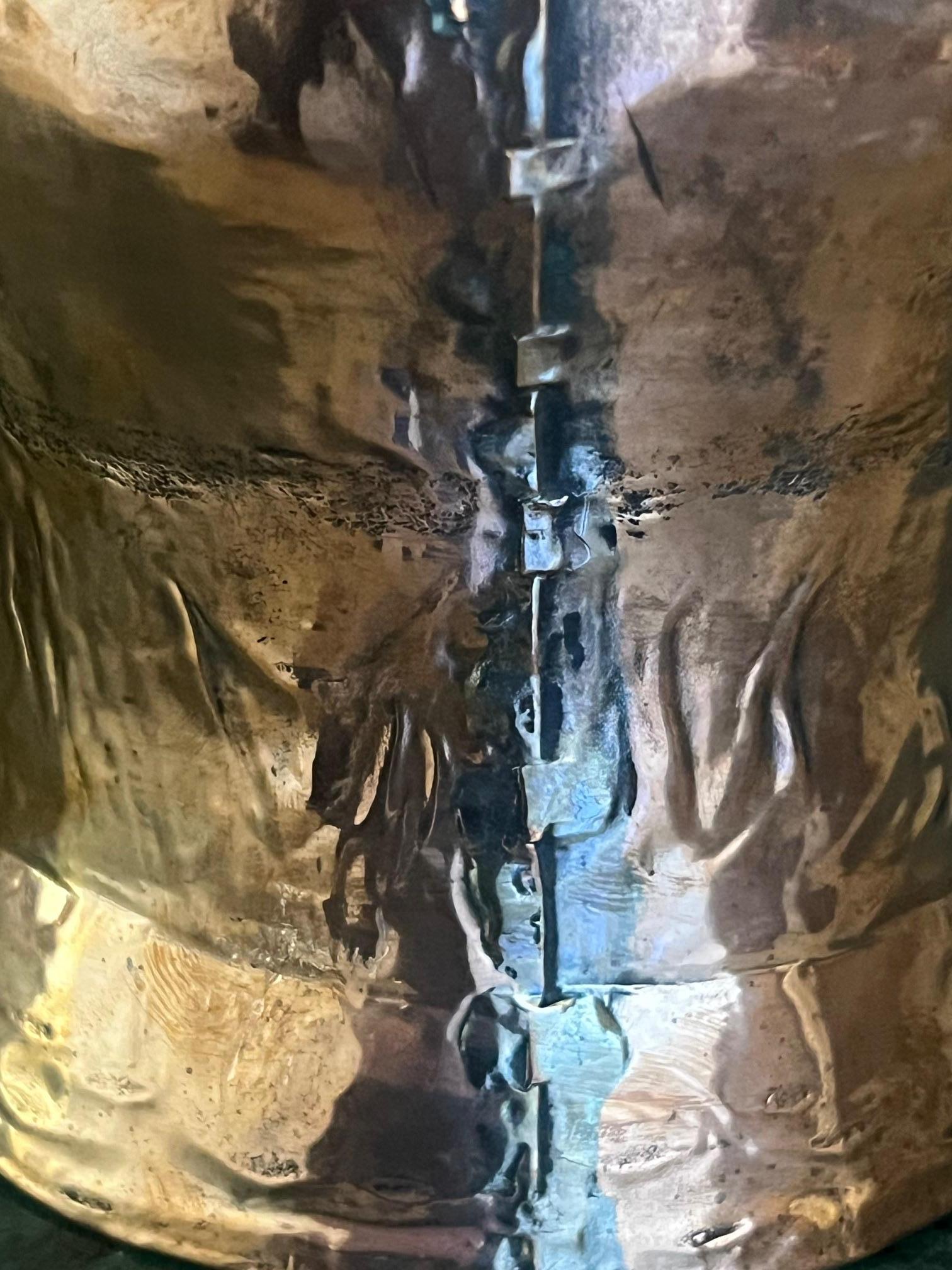 Vaso francese in rame lavorato a mano del XIX secolo in vendita 8