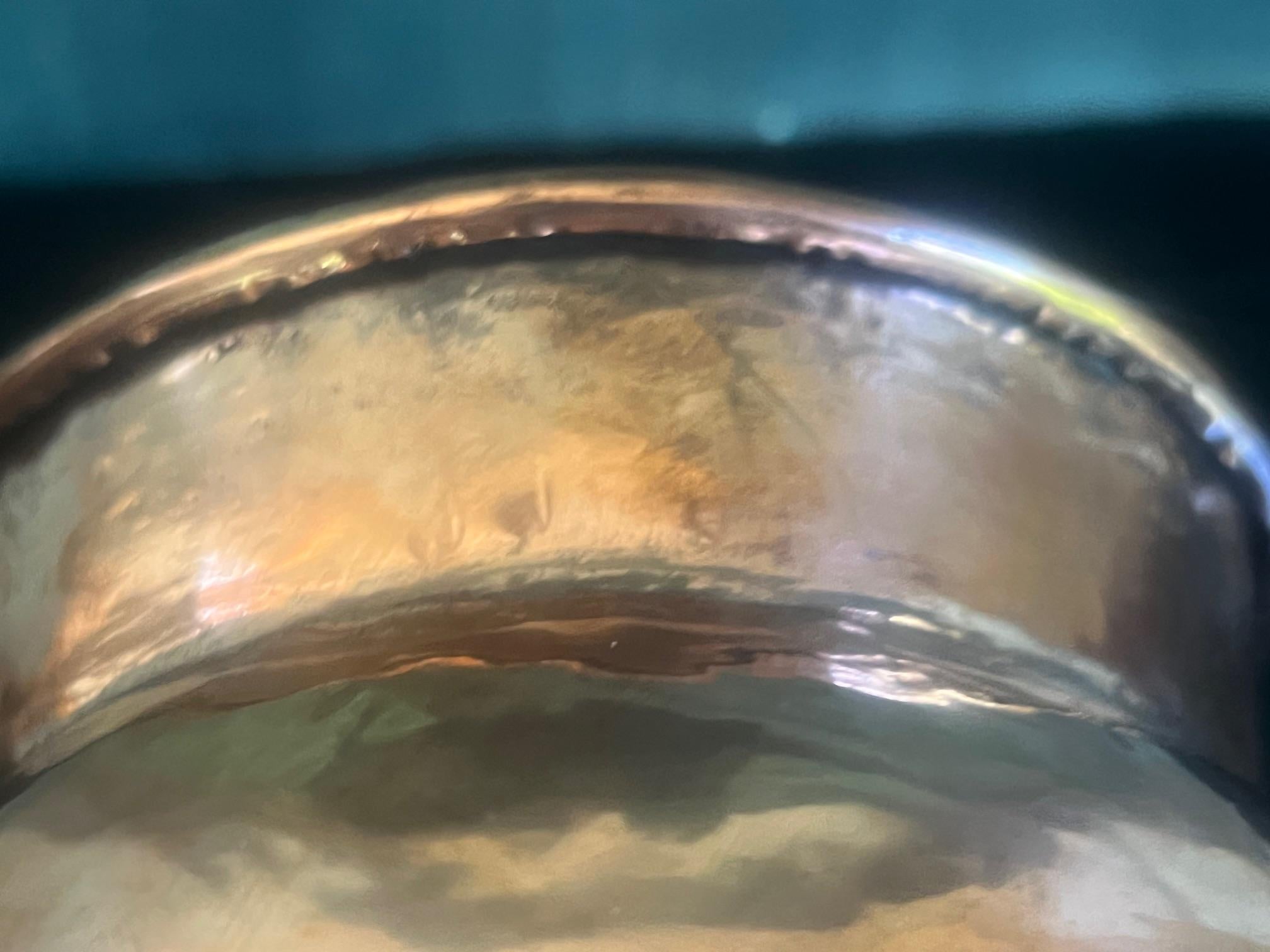Vaso francese in rame lavorato a mano del XIX secolo in vendita 10