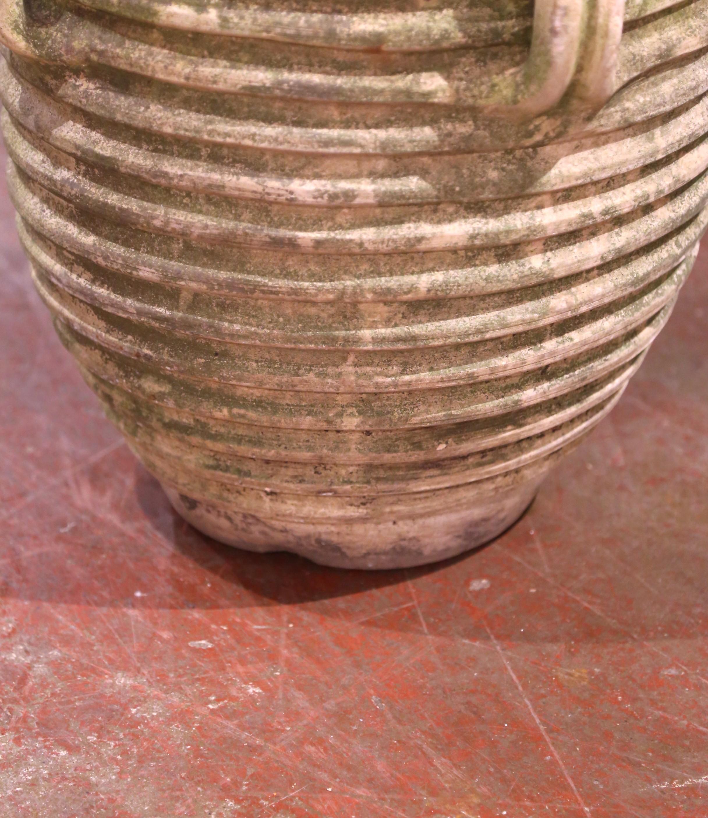 19. Jahrhundert Französisch Hand Crafted Patinated Ribbed Terracotta Olive Jar im Angebot 1