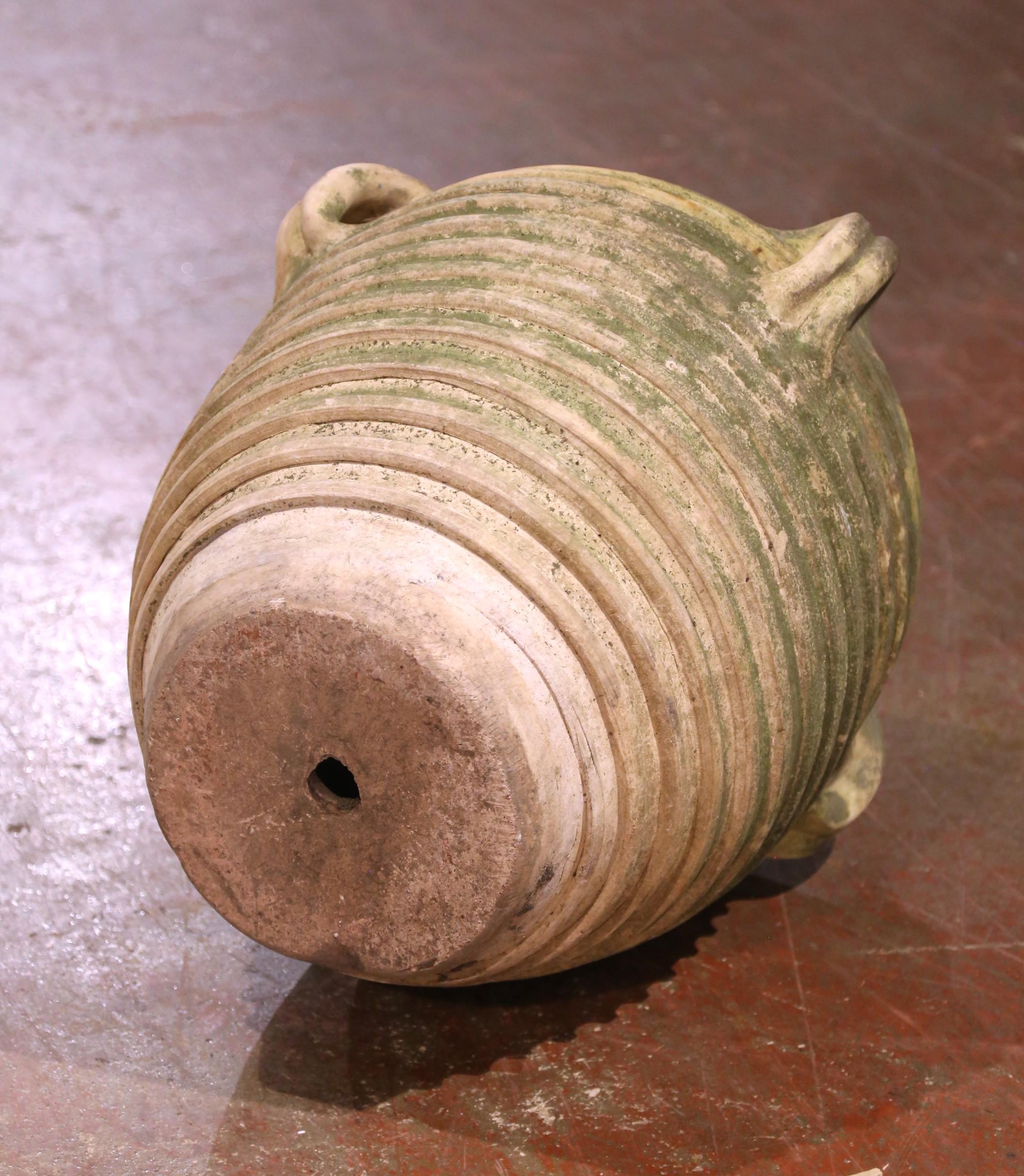 19. Jahrhundert Französisch Hand Crafted Patinated Ribbed Terracotta Olive Jar im Angebot 3