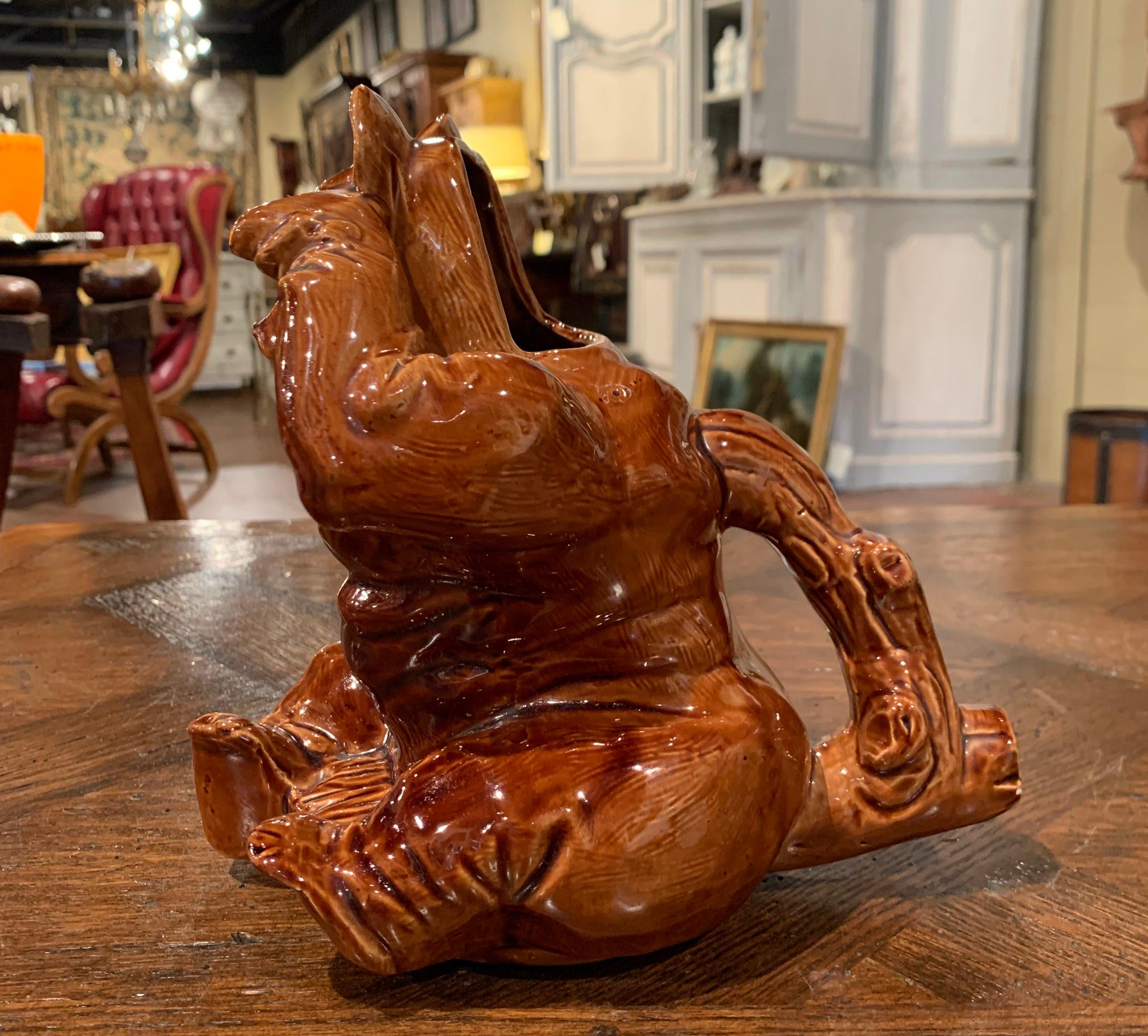 Fait main Pichet ours en céramique barbotine peint à la main au 19ème siècle en vente