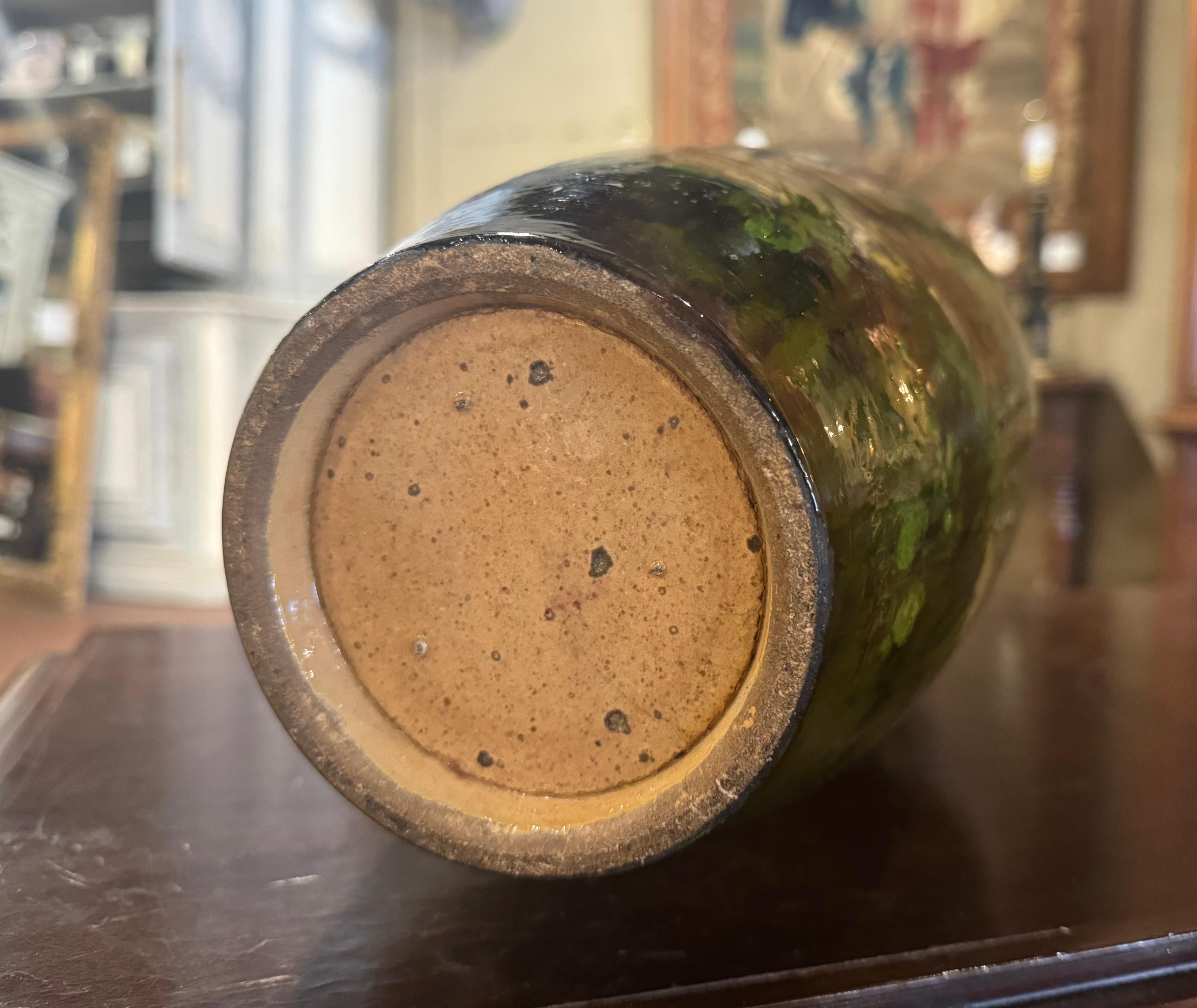 Ceramica Vaso francese di faience Barbotine dipinto a mano del XIX secolo, proveniente da Montigny in vendita