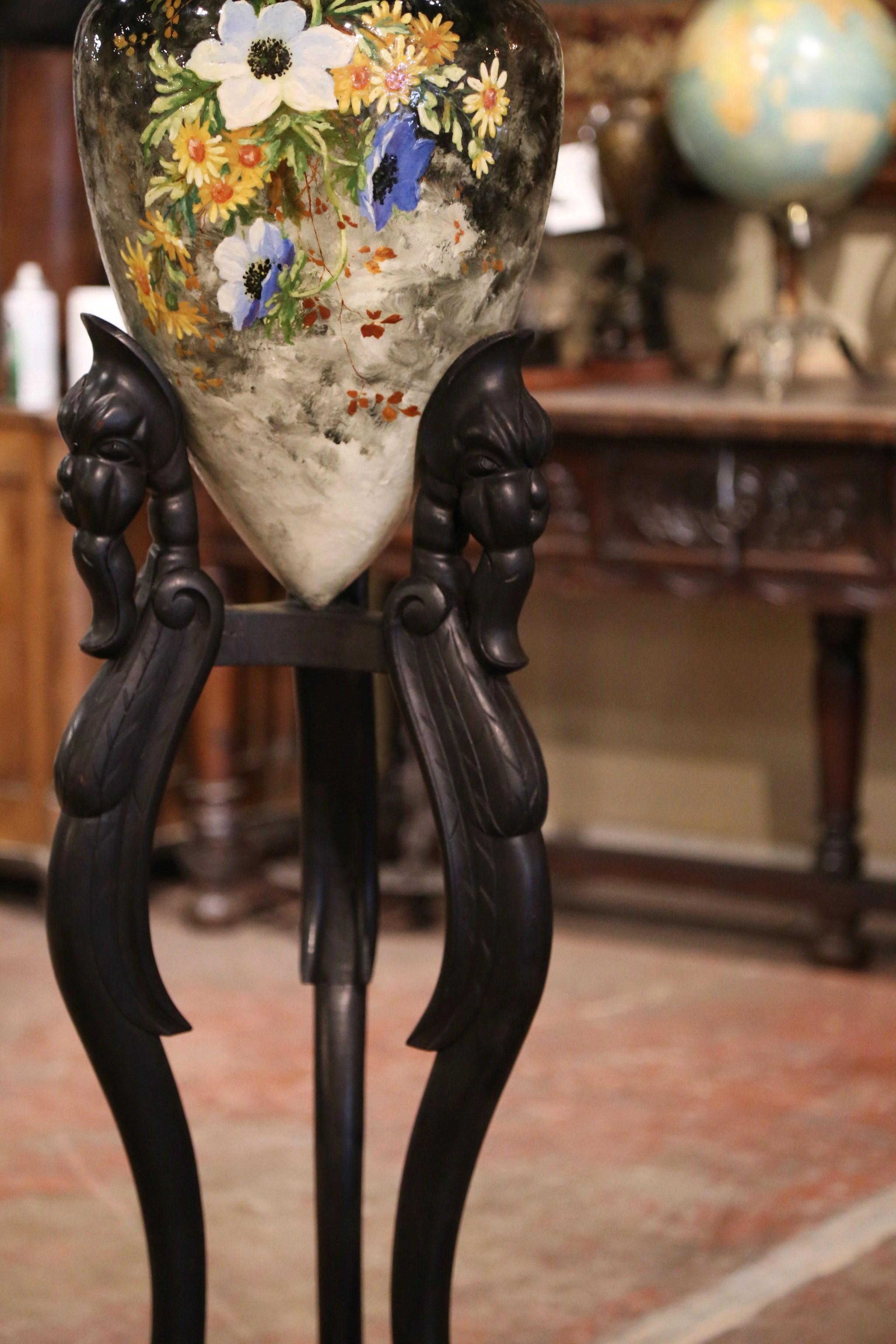 Ceramica Vaso di faience Barbotine dipinto a mano del XIX secolo su supporto di Montigny in vendita