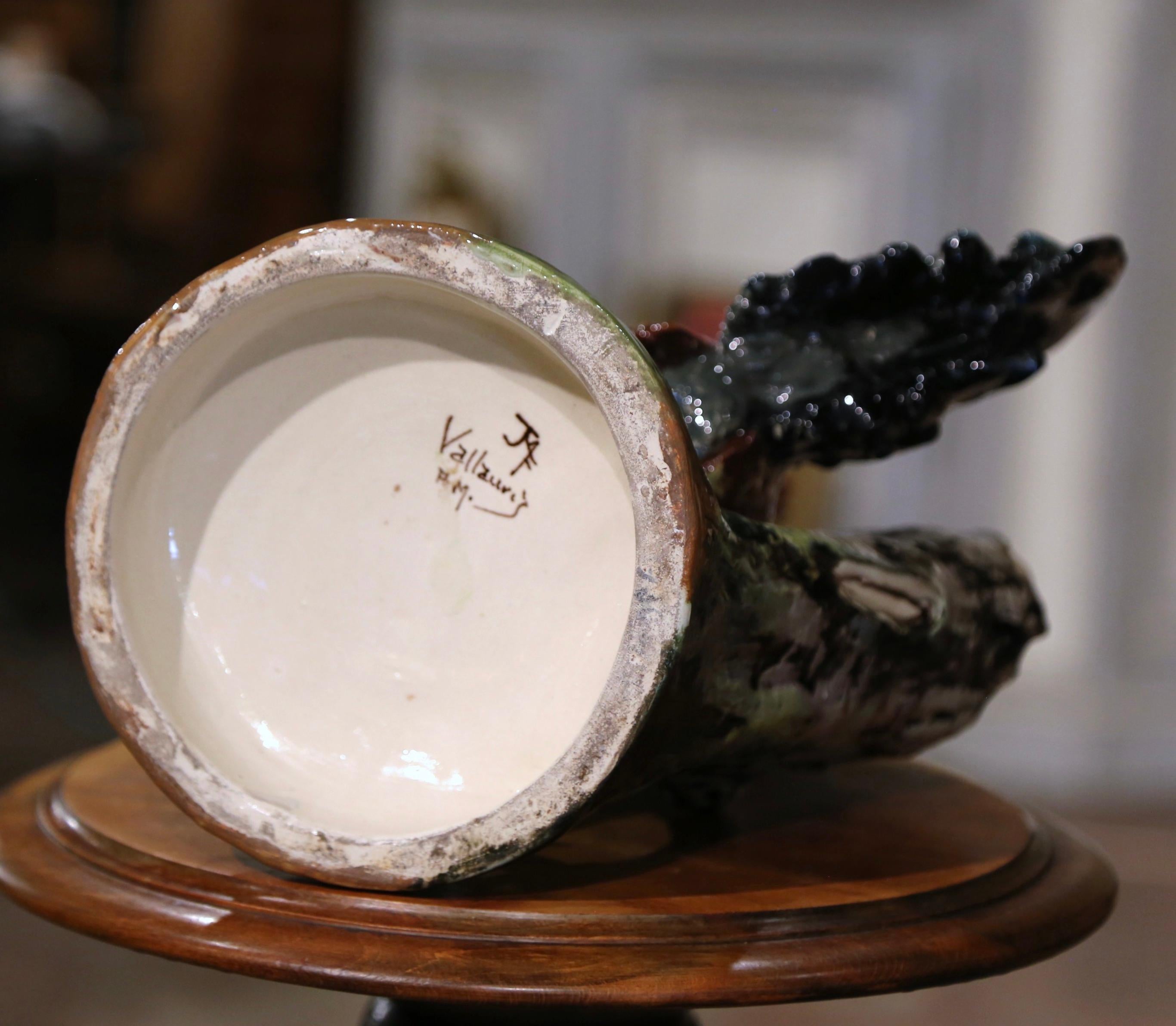 XIXe siècle Vase à coq Barbotine peint à la main au 19ème siècle signé Jerome Massier en vente