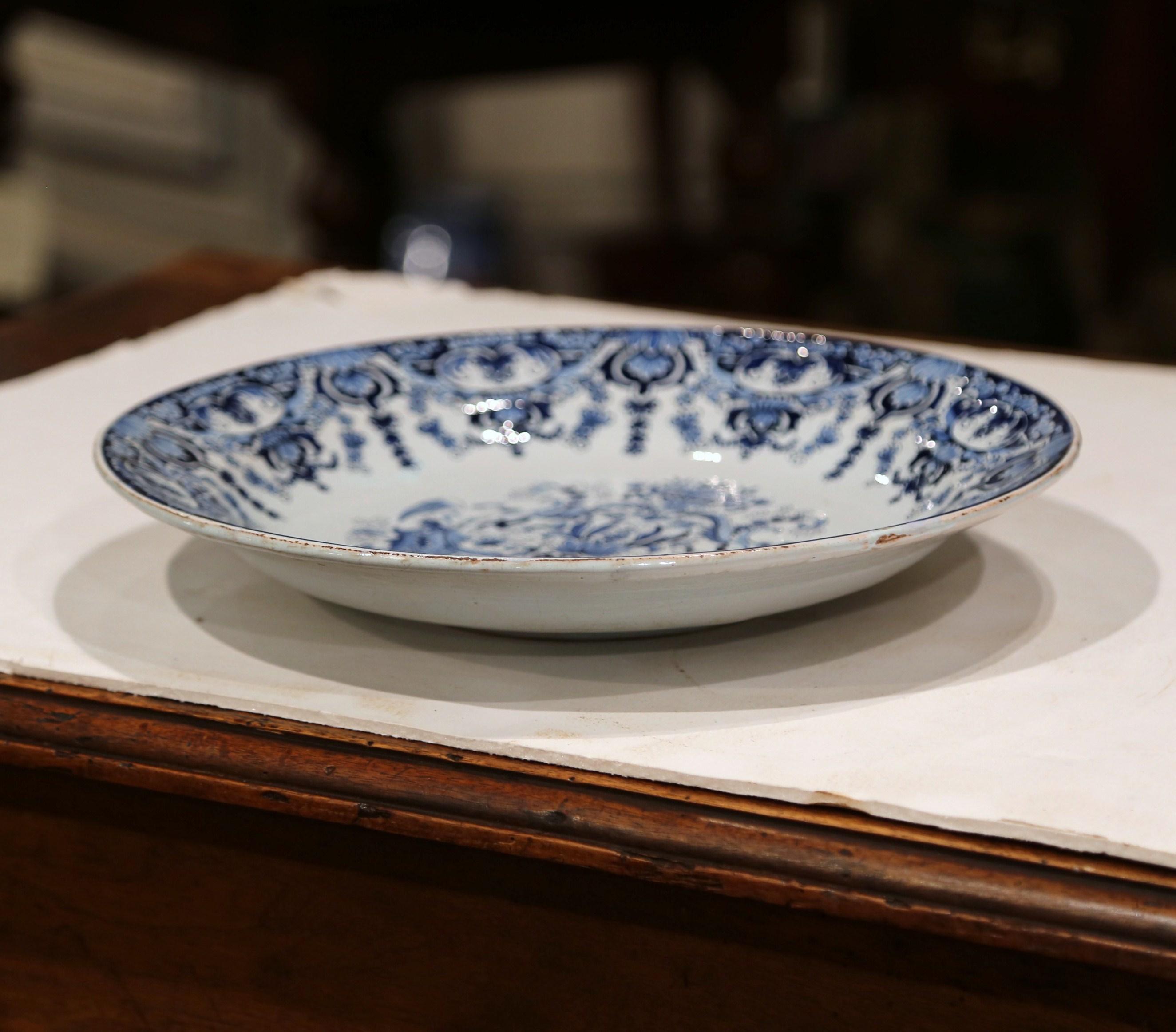 19th Century French Hand Painted Blue and White Faience Charger with Crest Motif In Excellent Condition In Dallas, TX