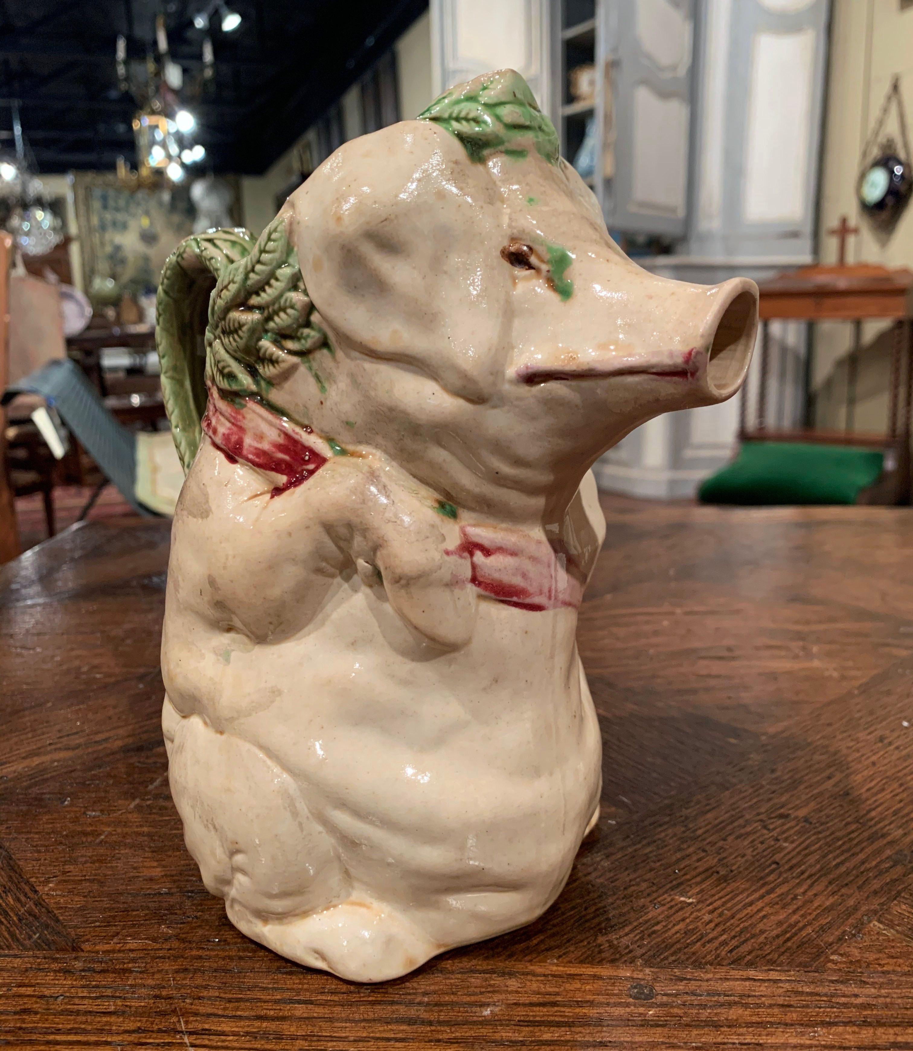 Français Pichet à cochon Barbotine en céramique peinte à la main du 19e siècle, style Onnaing en vente