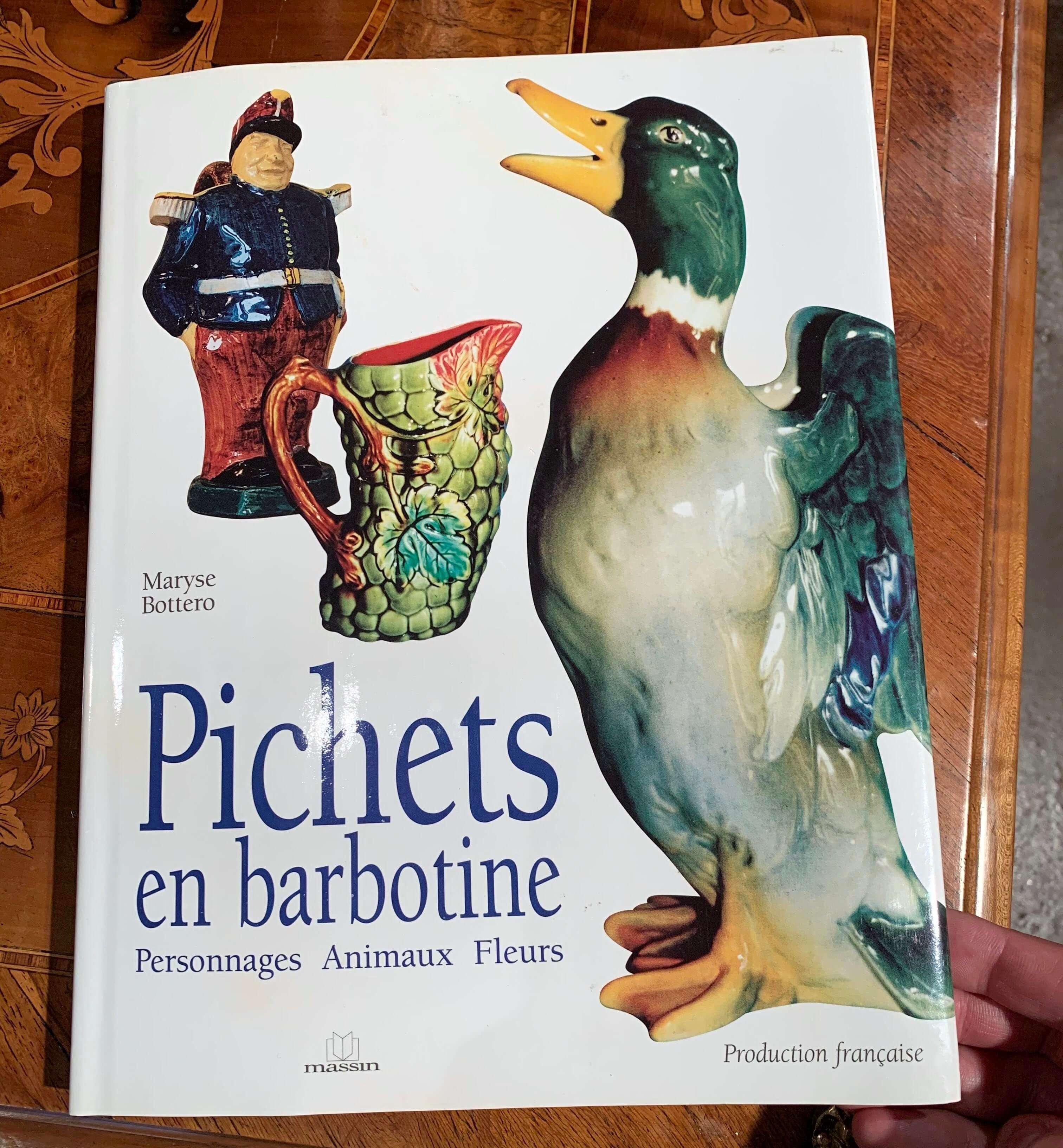 Pichet de soldat barbotine en céramique peint à la main par Onnaing, 19ème siècle en vente 1