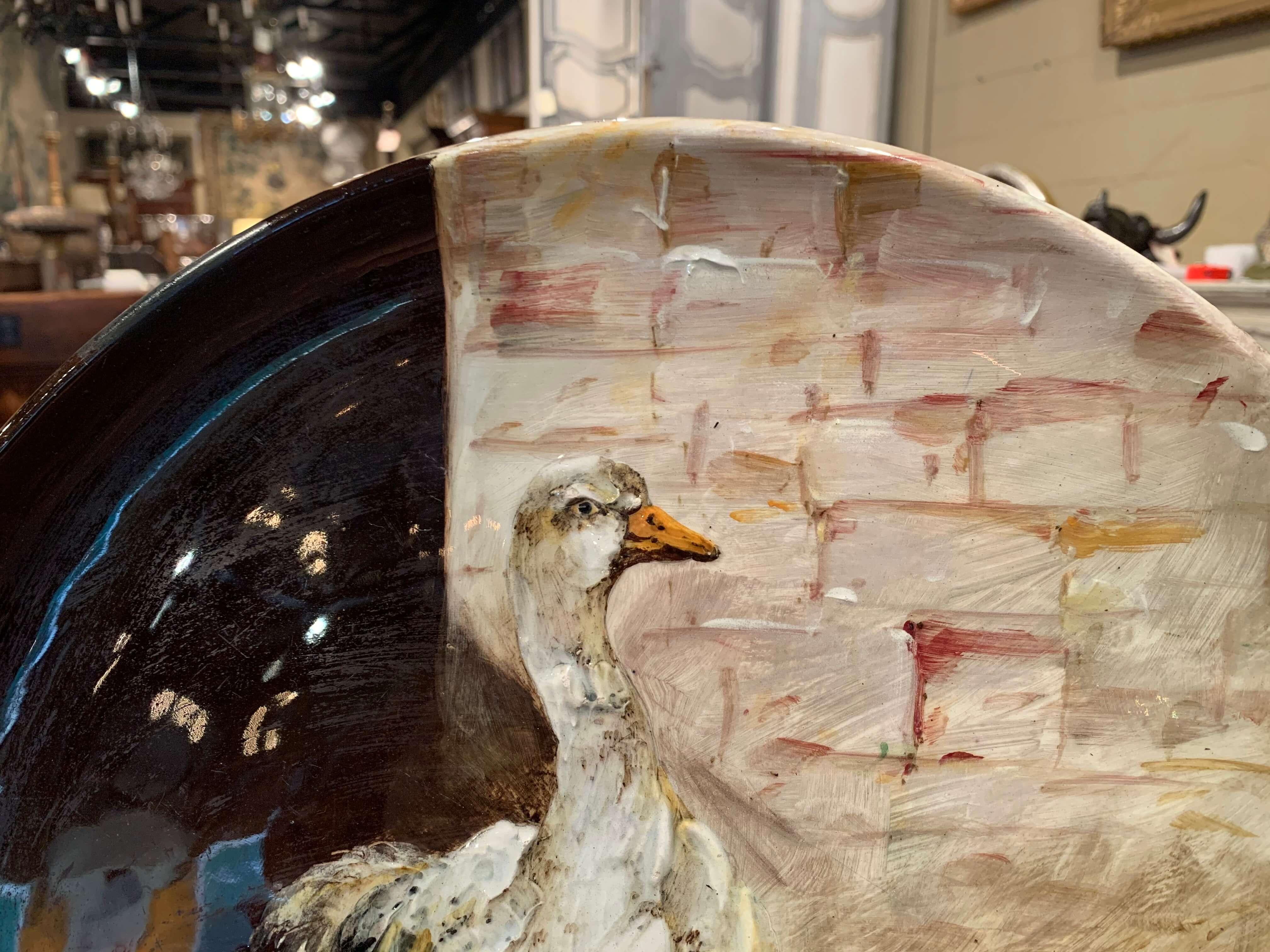 Français Plat mural français du 19ème siècle en céramique peinte à la main avec canard, estampillé J. Massier en vente
