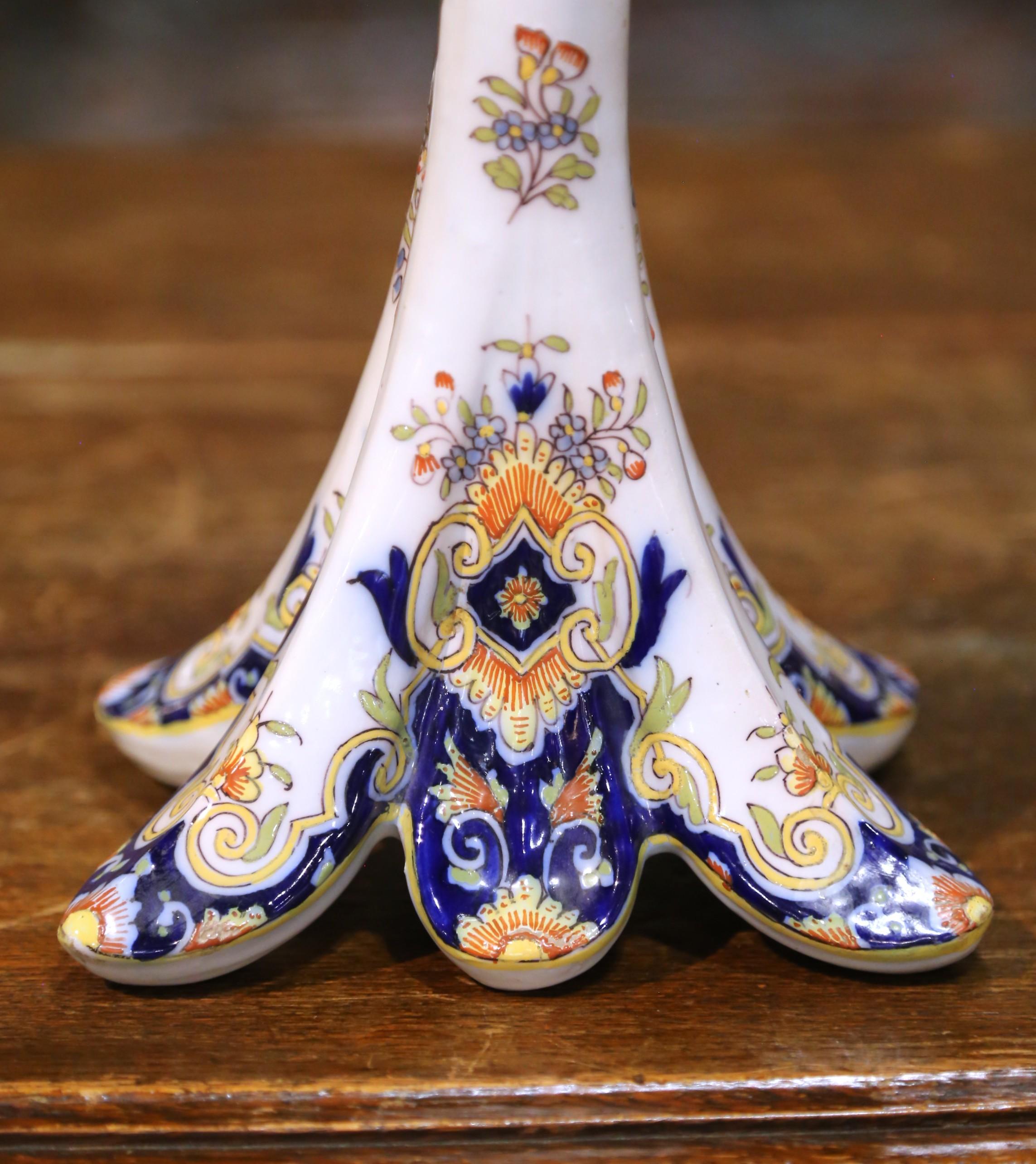 Céramique Croix en faïence peinte à la main à Rouen, datée de 1885, 19e siècle en vente