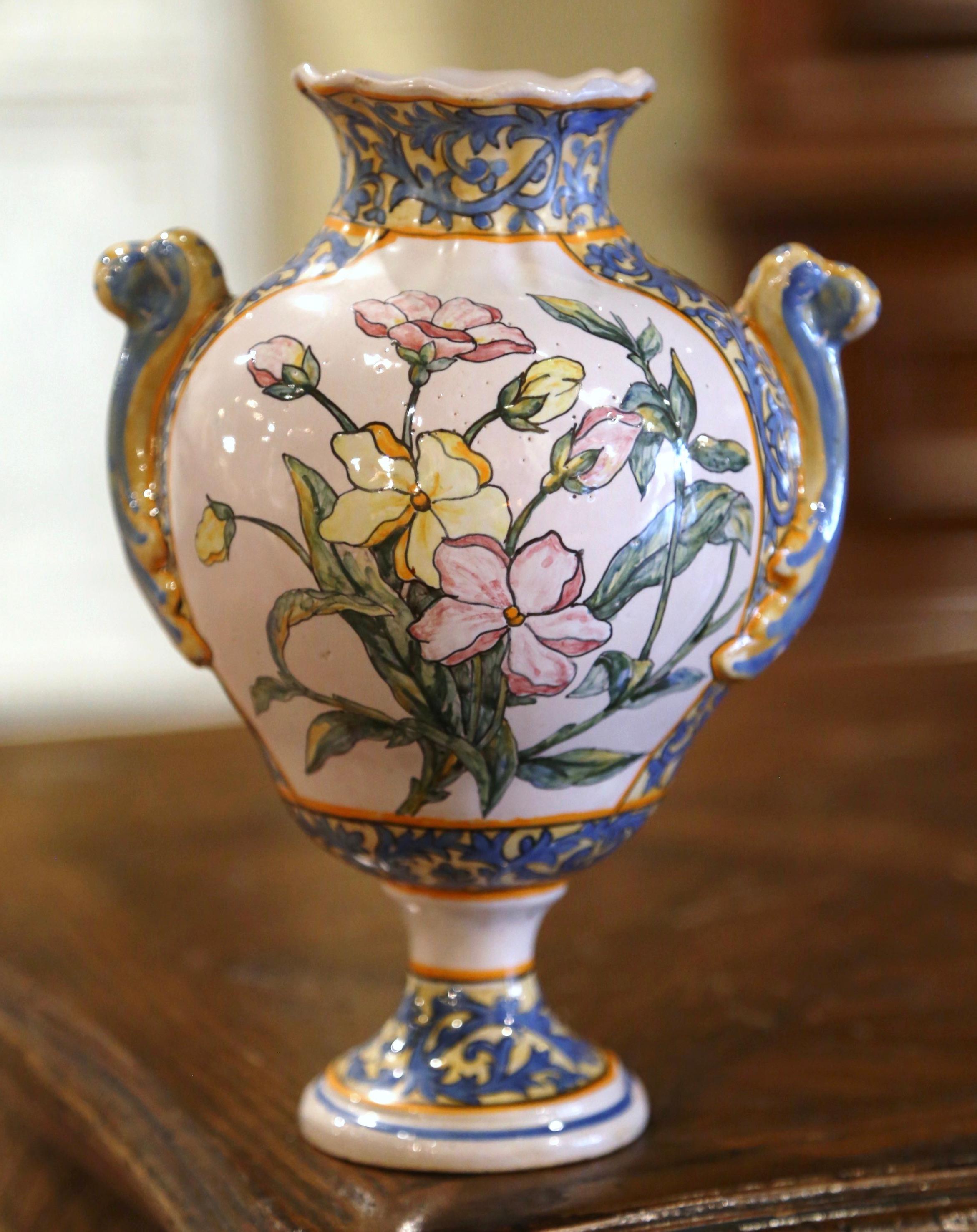 Französische handbemalte Fayence-Vase „Porquier Beau“ mit Quimper aus dem 19. Jahrhundert im Angebot 3