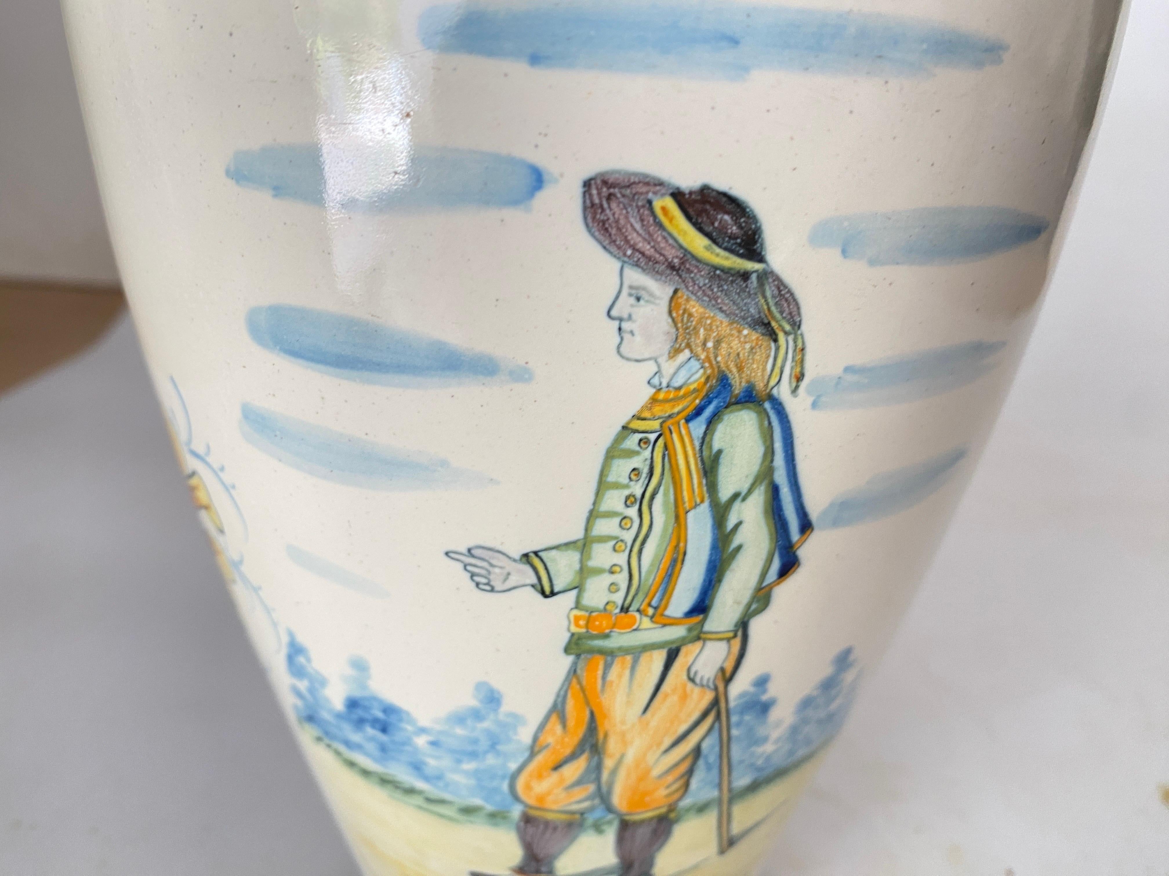 Provincial français Vase en faïence peint à la main du 19ème siècle signé Henriot Quimper en vente