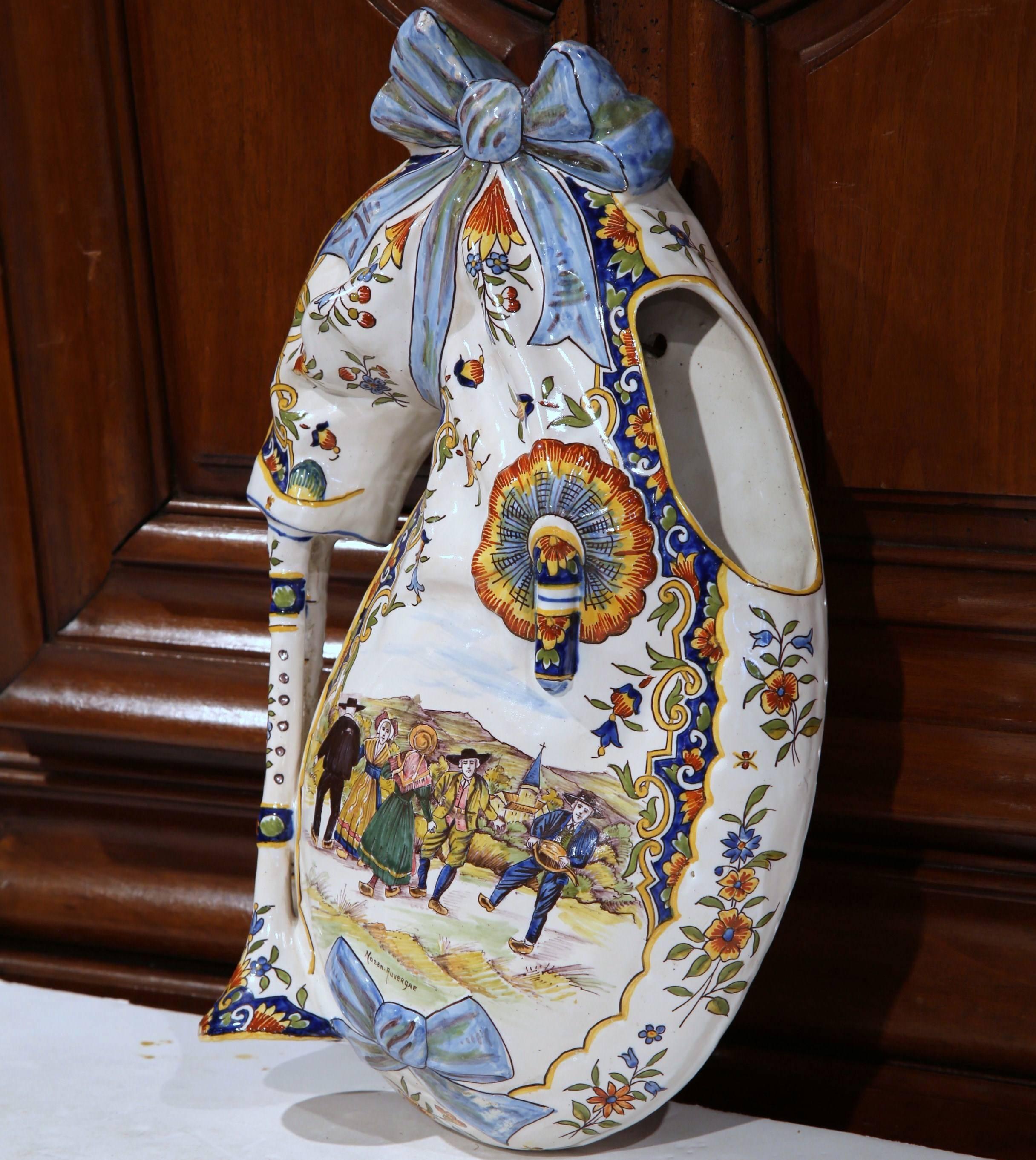 19th Century French Hand Painted Faience Wall Bagpipe Flower Holder In Excellent Condition For Sale In Dallas, TX