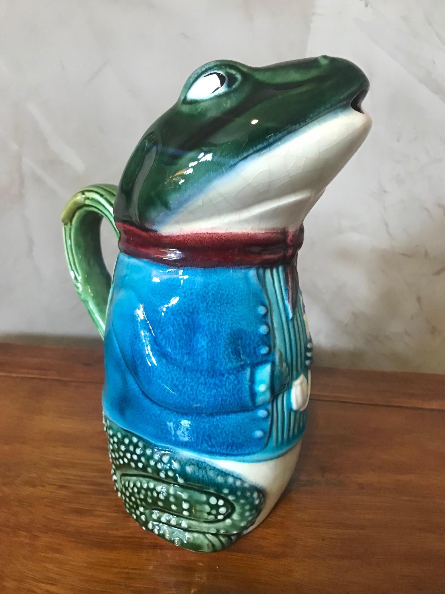 19th Century French Hand Painted Frog Pitcher, 1890s In Good Condition In LEGNY, FR