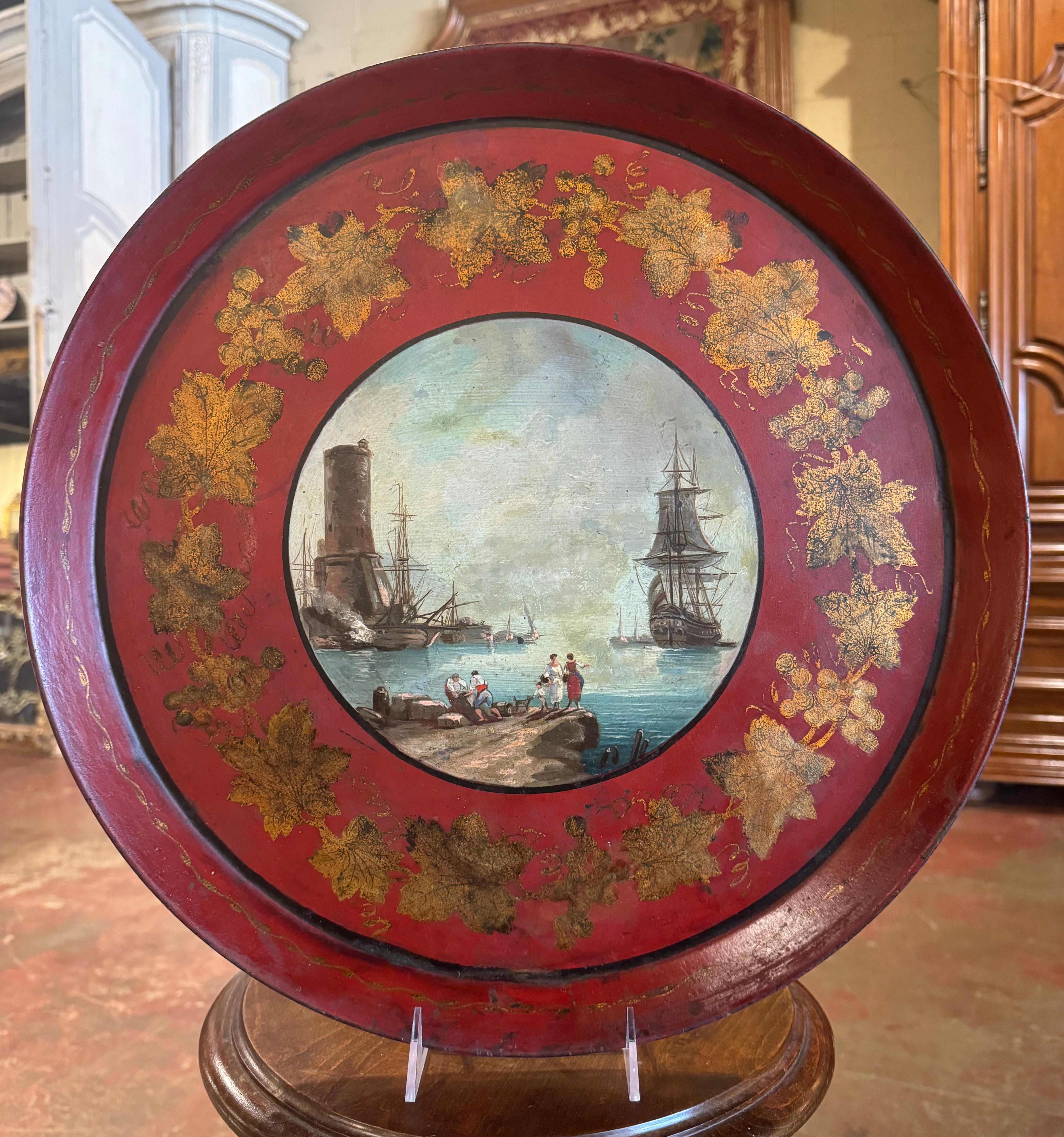 Français Plateau en tôle doré et peint à la main du 19ème siècle avec scène portuaire, style Vernet en vente