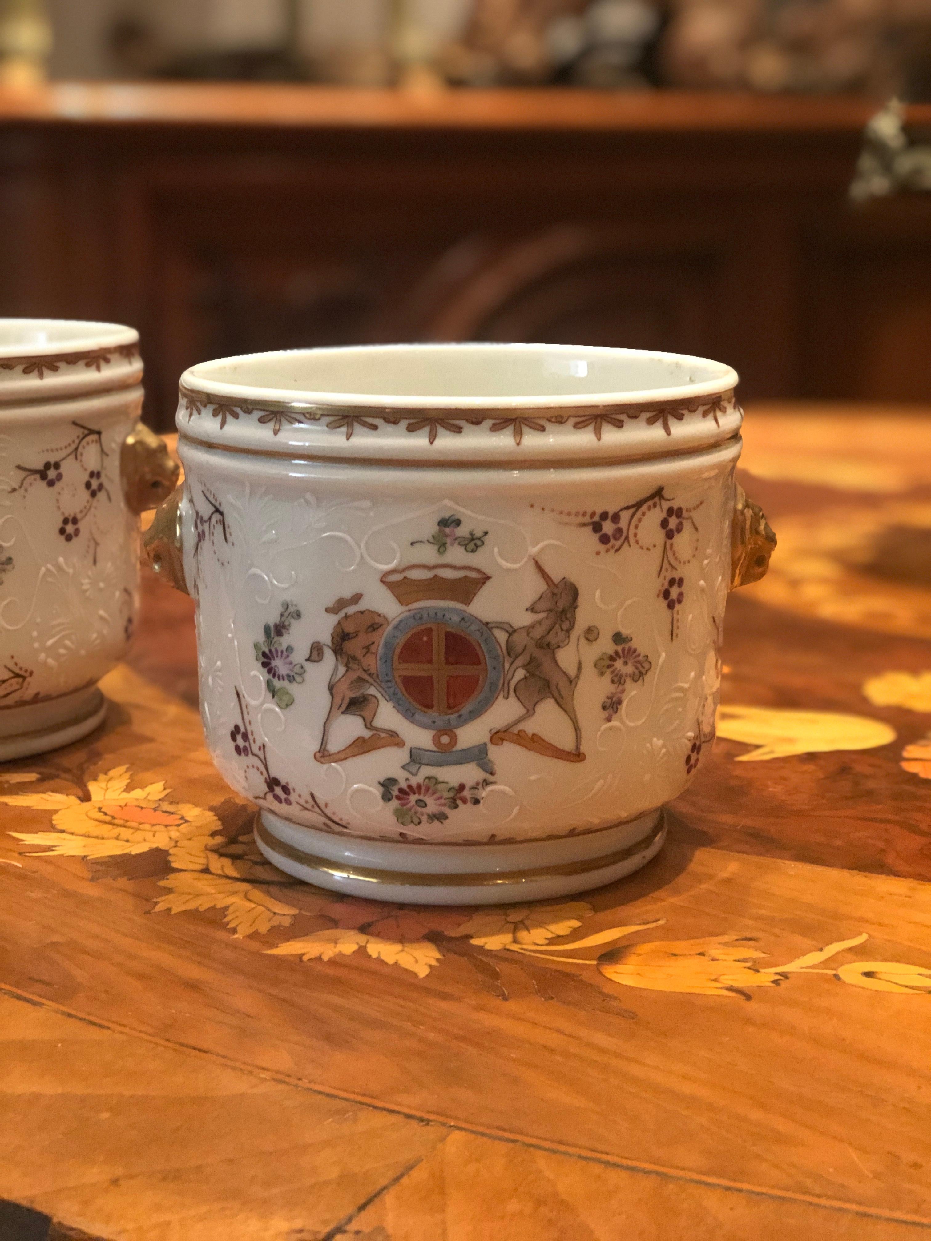 Hand-Painted 19th Century French Hand Painted Pair of Bowls by Samson For Sale
