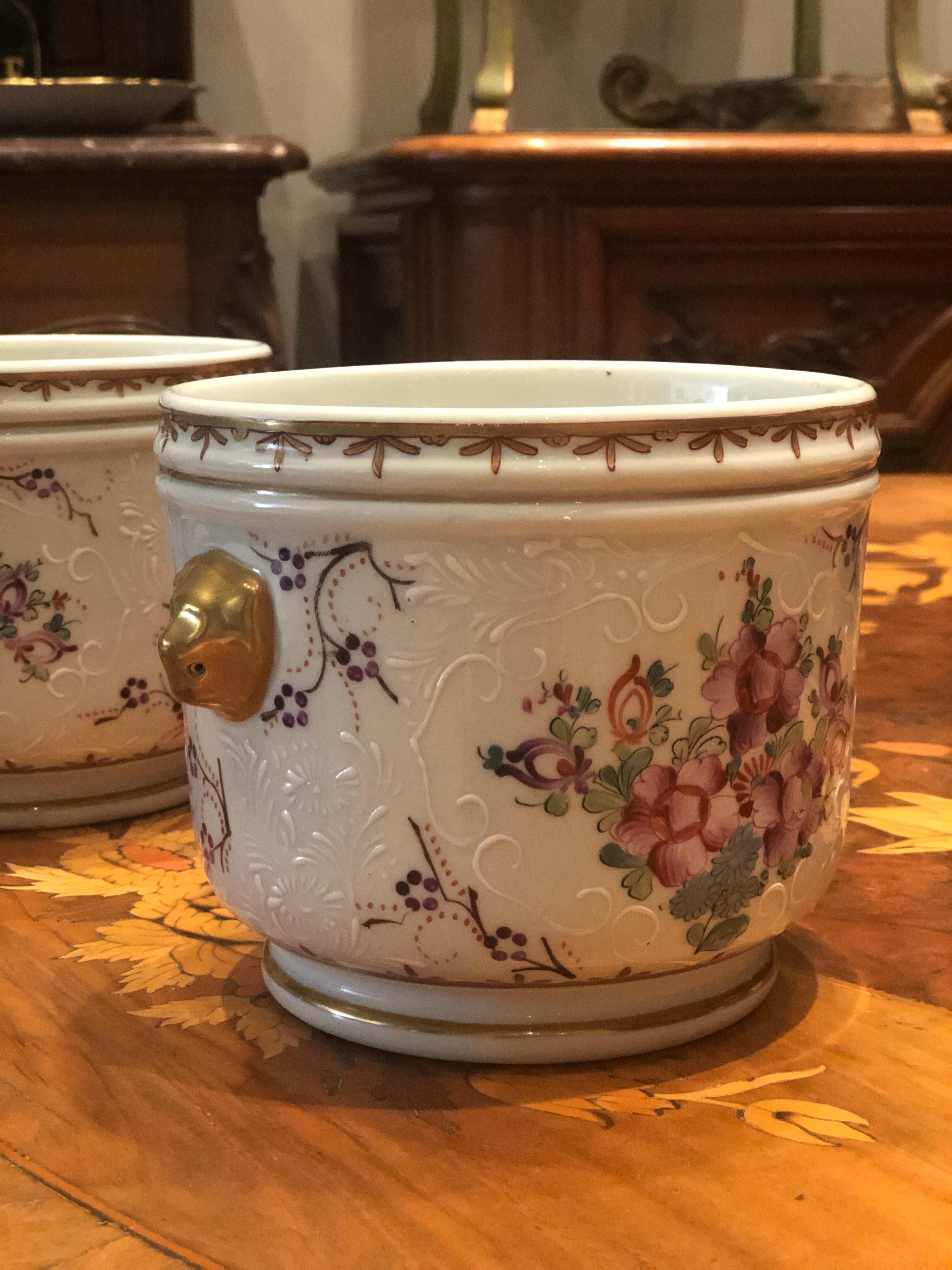20th Century 19th Century French Hand Painted Pair of Bowls by Samson For Sale