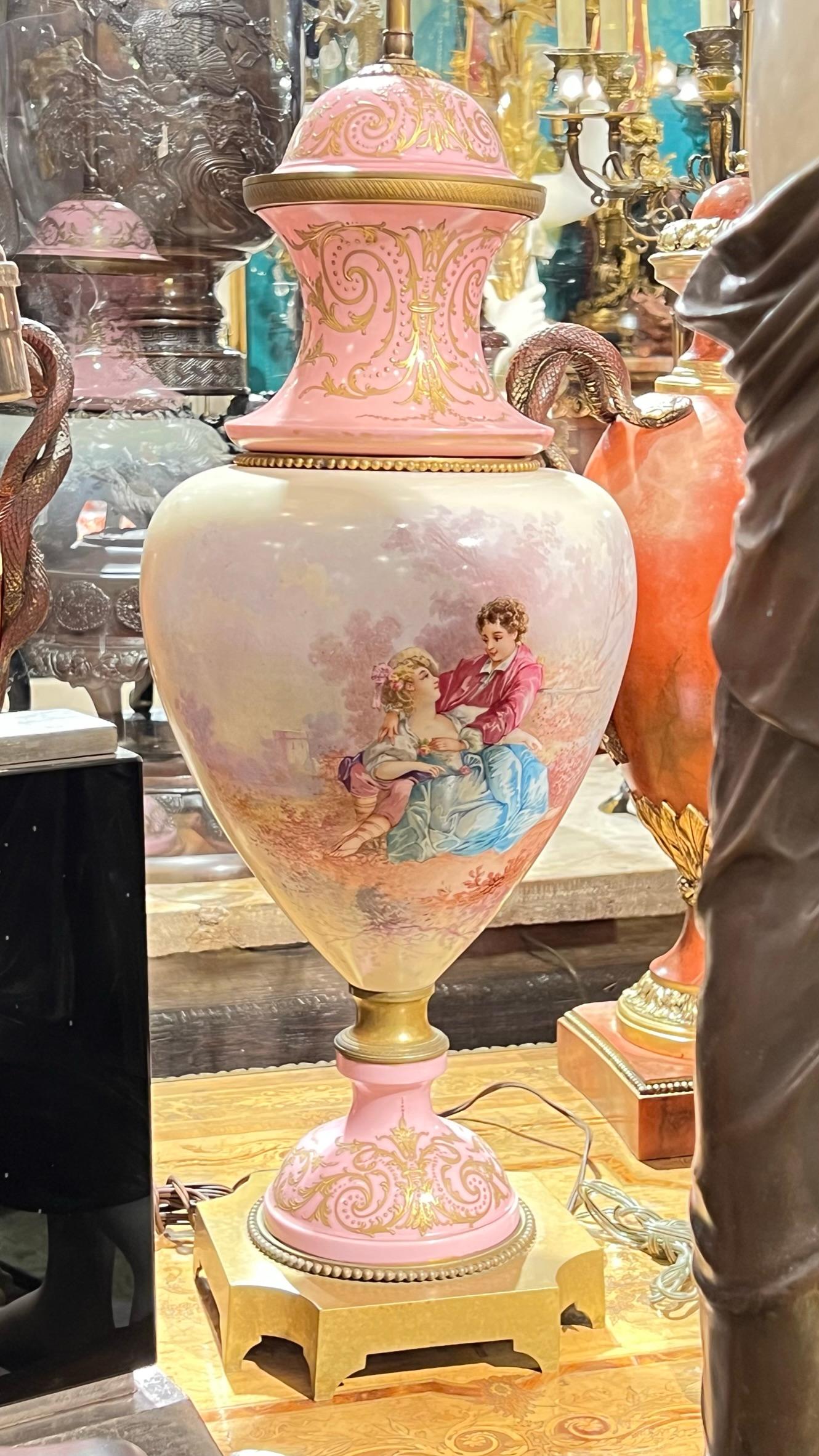19th Century French Hand-Painted Porcelain Urn-Form Table Lamp In Good Condition For Sale In New York, NY