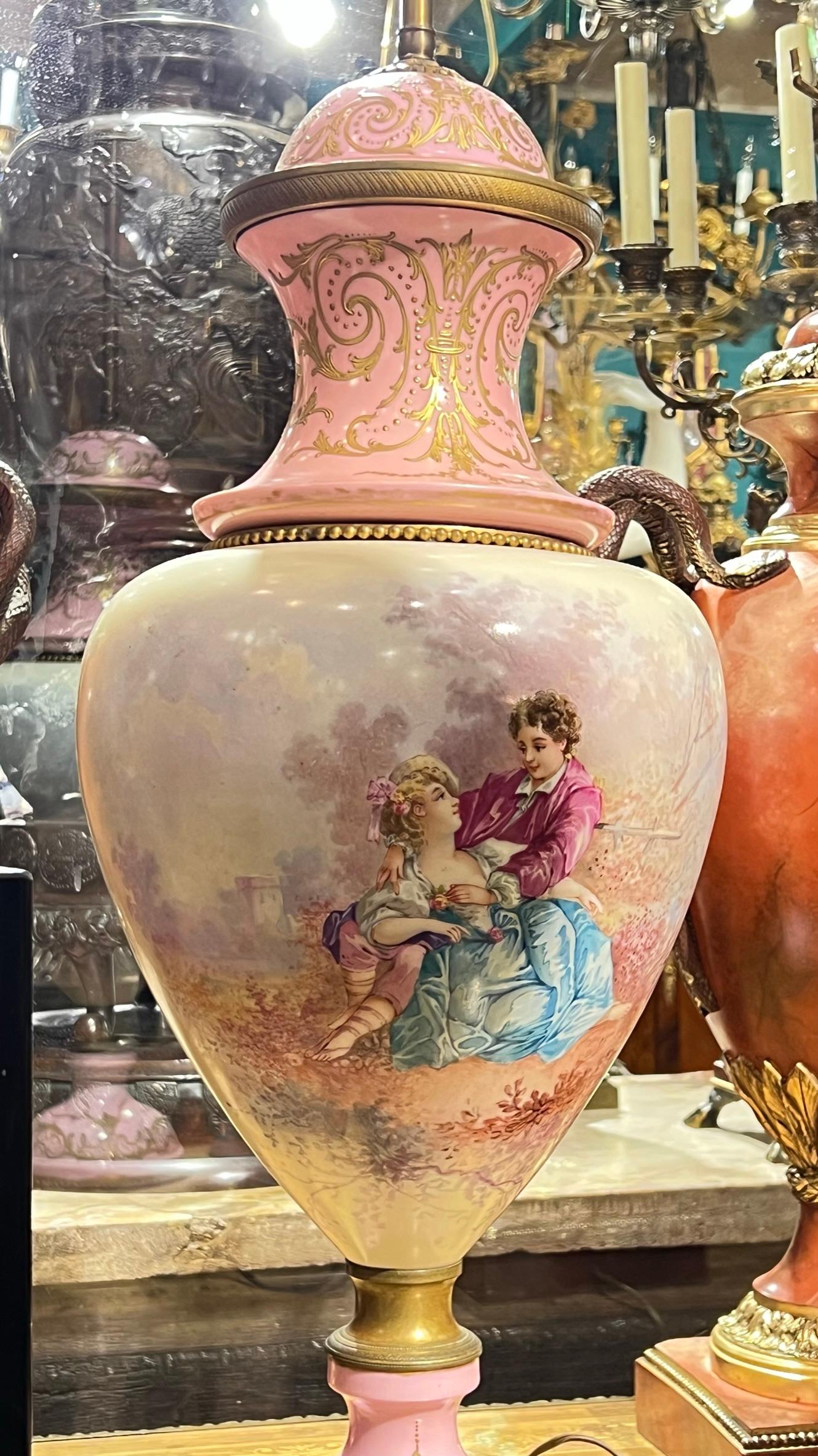 Bronze 19th Century French Hand-Painted Porcelain Urn-Form Table Lamp For Sale