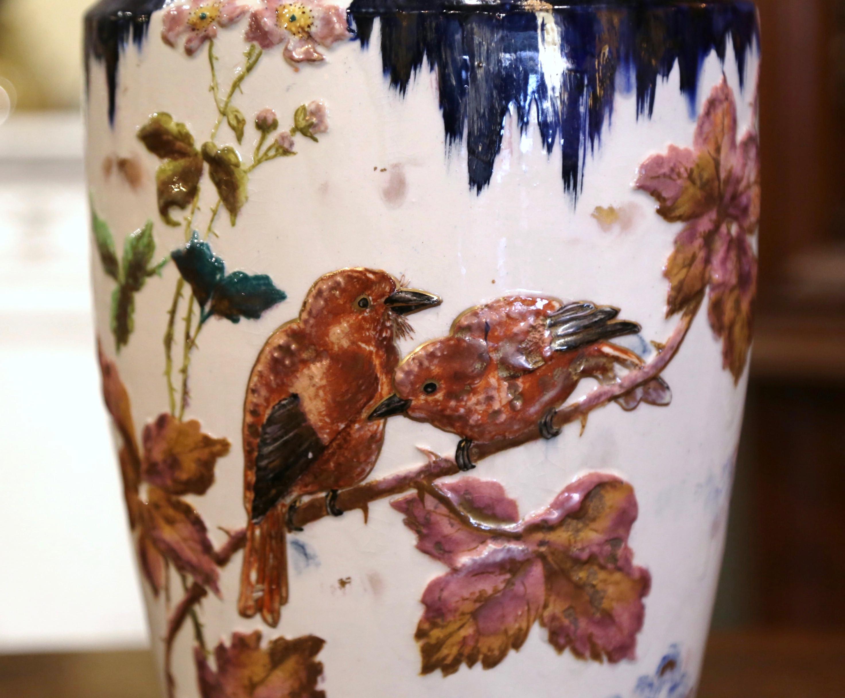 Peint à la main Vase en porcelaine peint à la main au 19ème siècle, France en vente