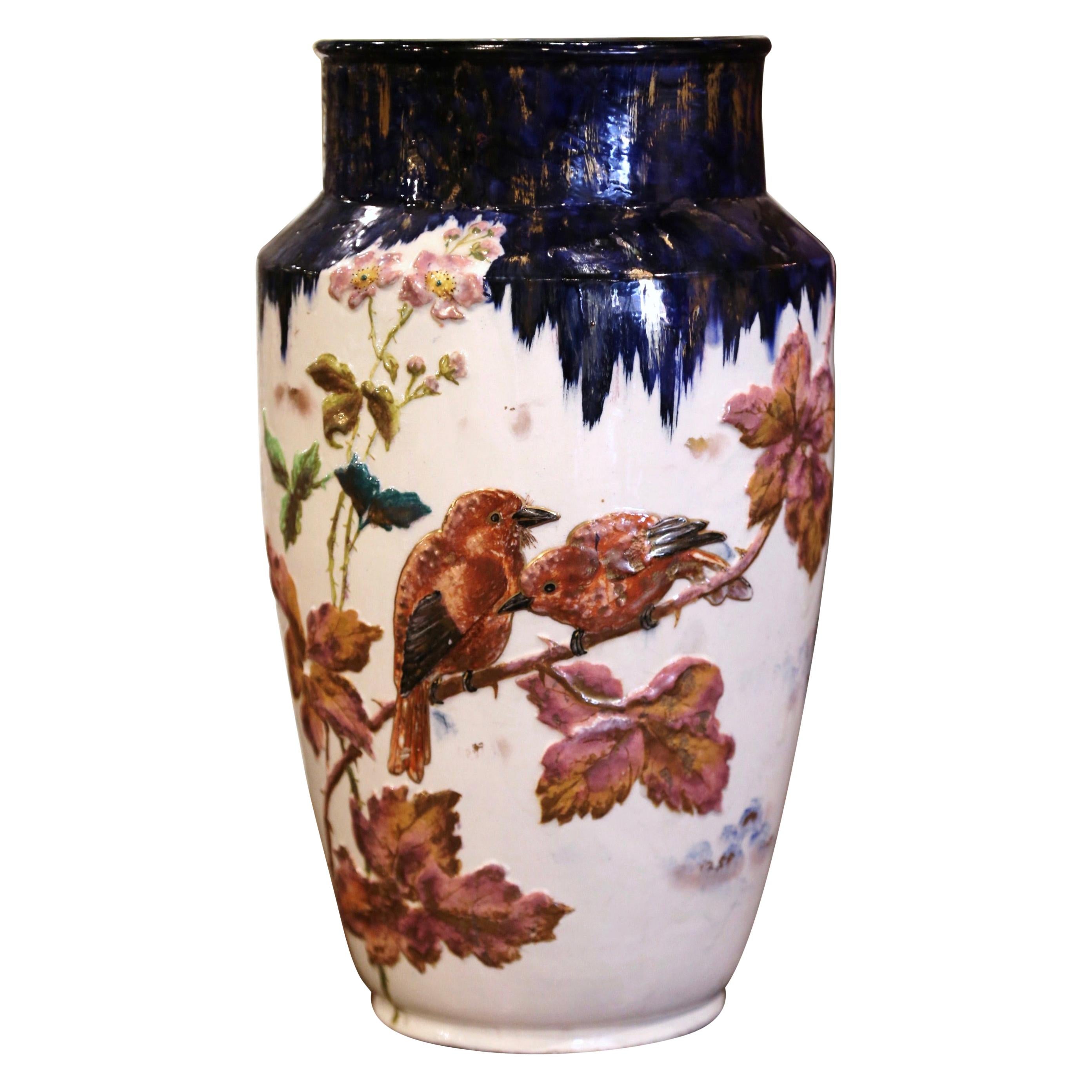Vase en porcelaine peint à la main au 19ème siècle, France