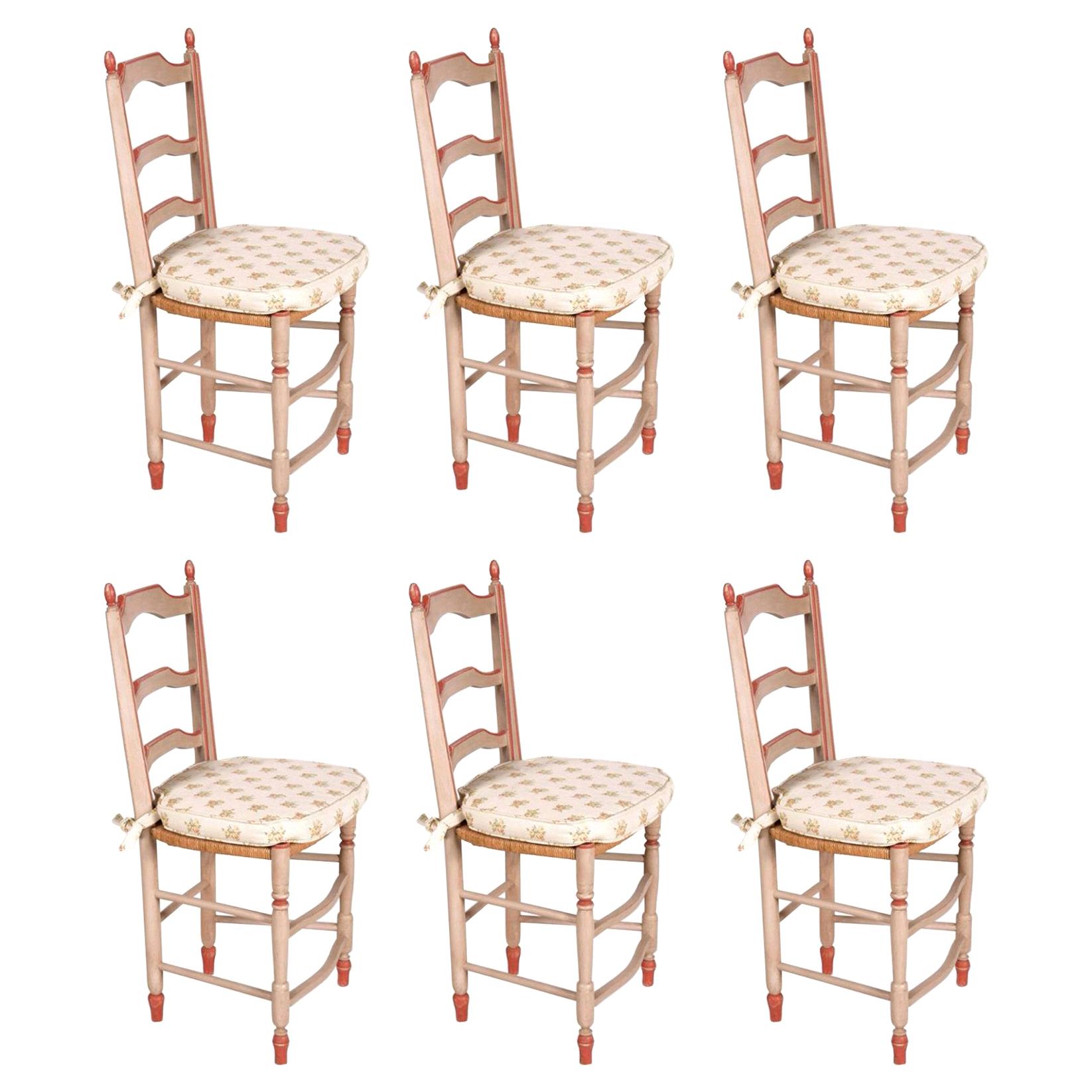 Six chaises de salle à manger françaises du 19ème siècle peintes à la main de style provincial