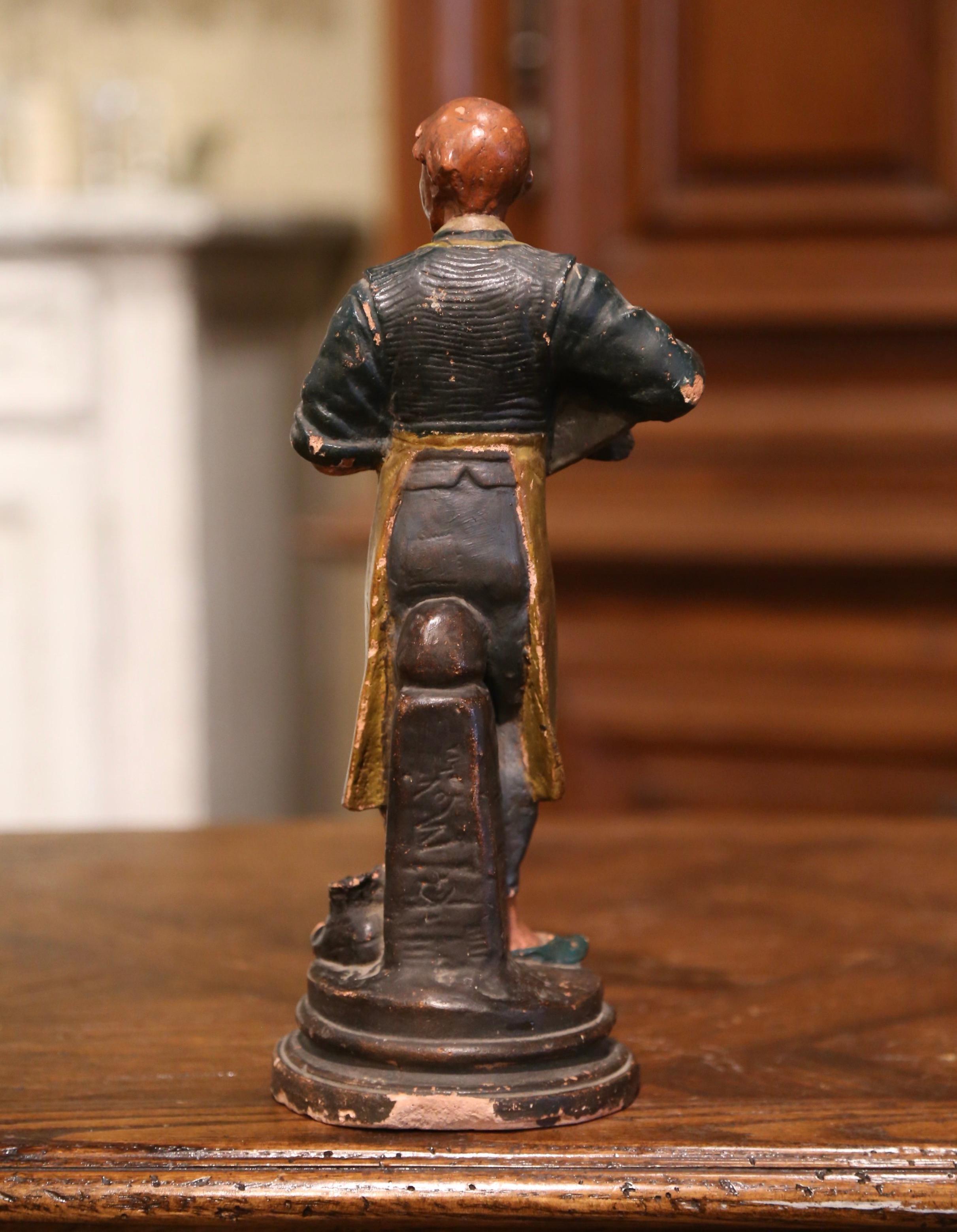 XIXe siècle Figurine de cordonnier en terre cuite peinte à la main et datant du 19e siècle en vente