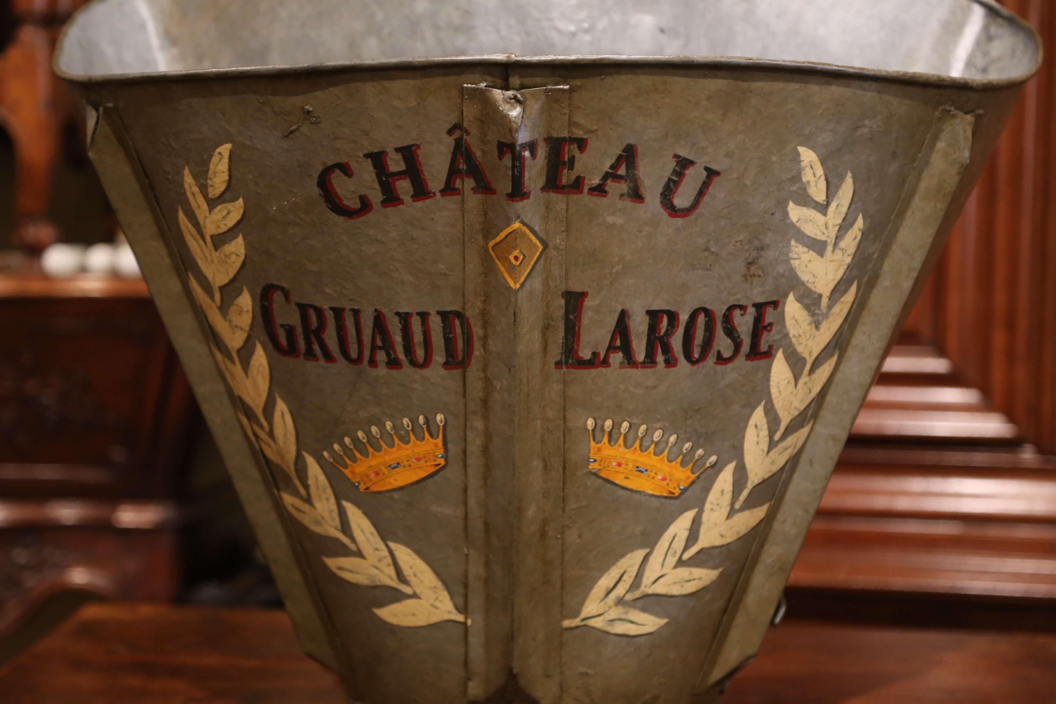 Französischer handbemalter Traubenkorb aus Bordeaux aus dem 19. Jahrhundert (Land) im Angebot